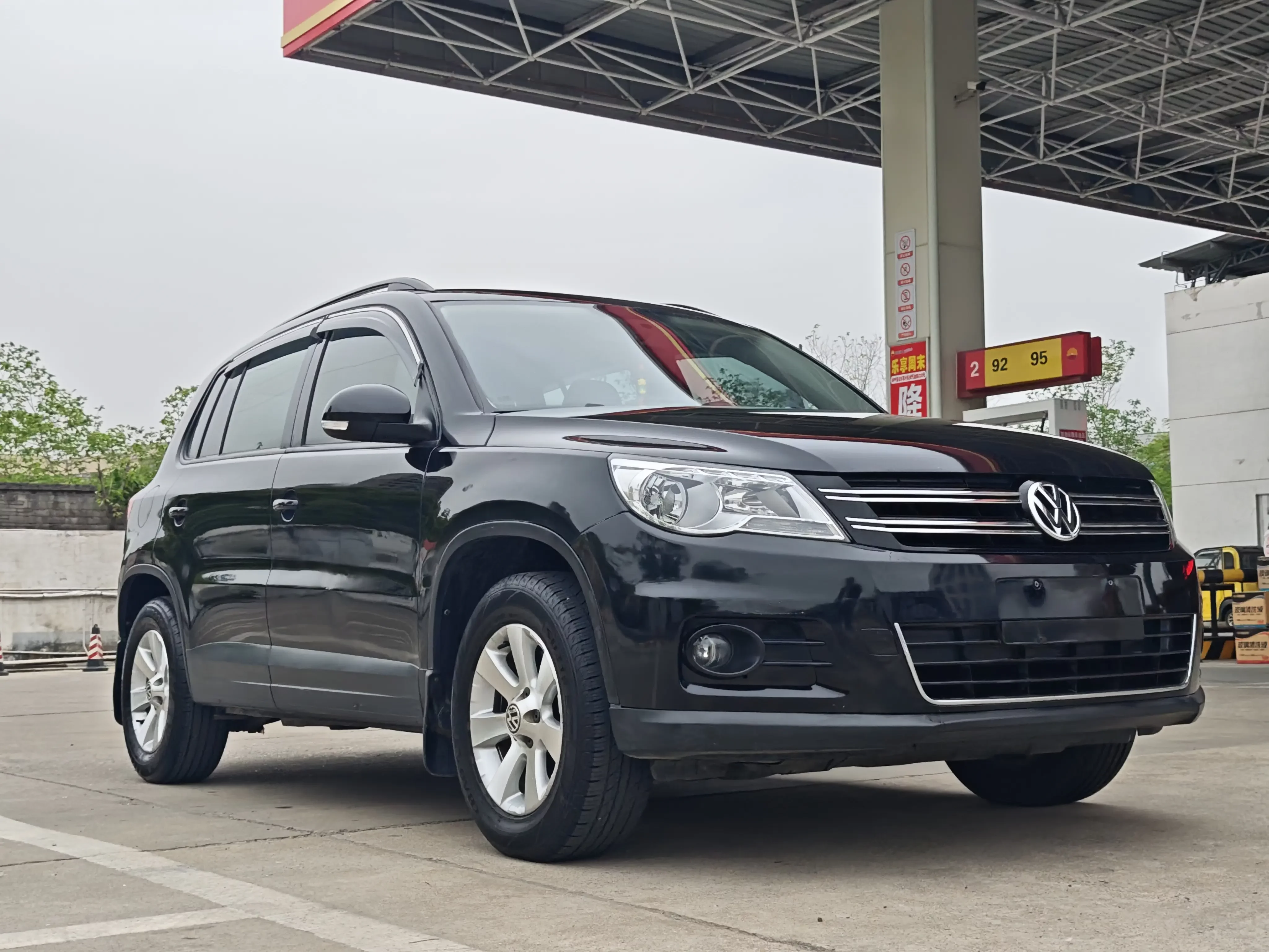 Volkswagen Tiguan (Tharu)