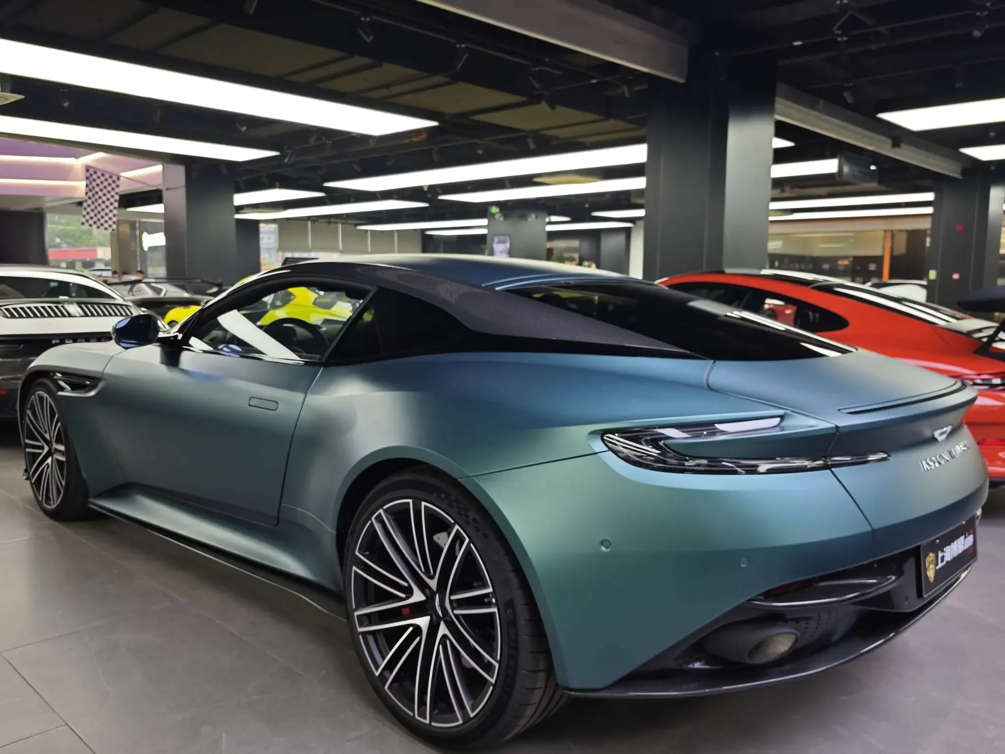 Aston Martin DB12