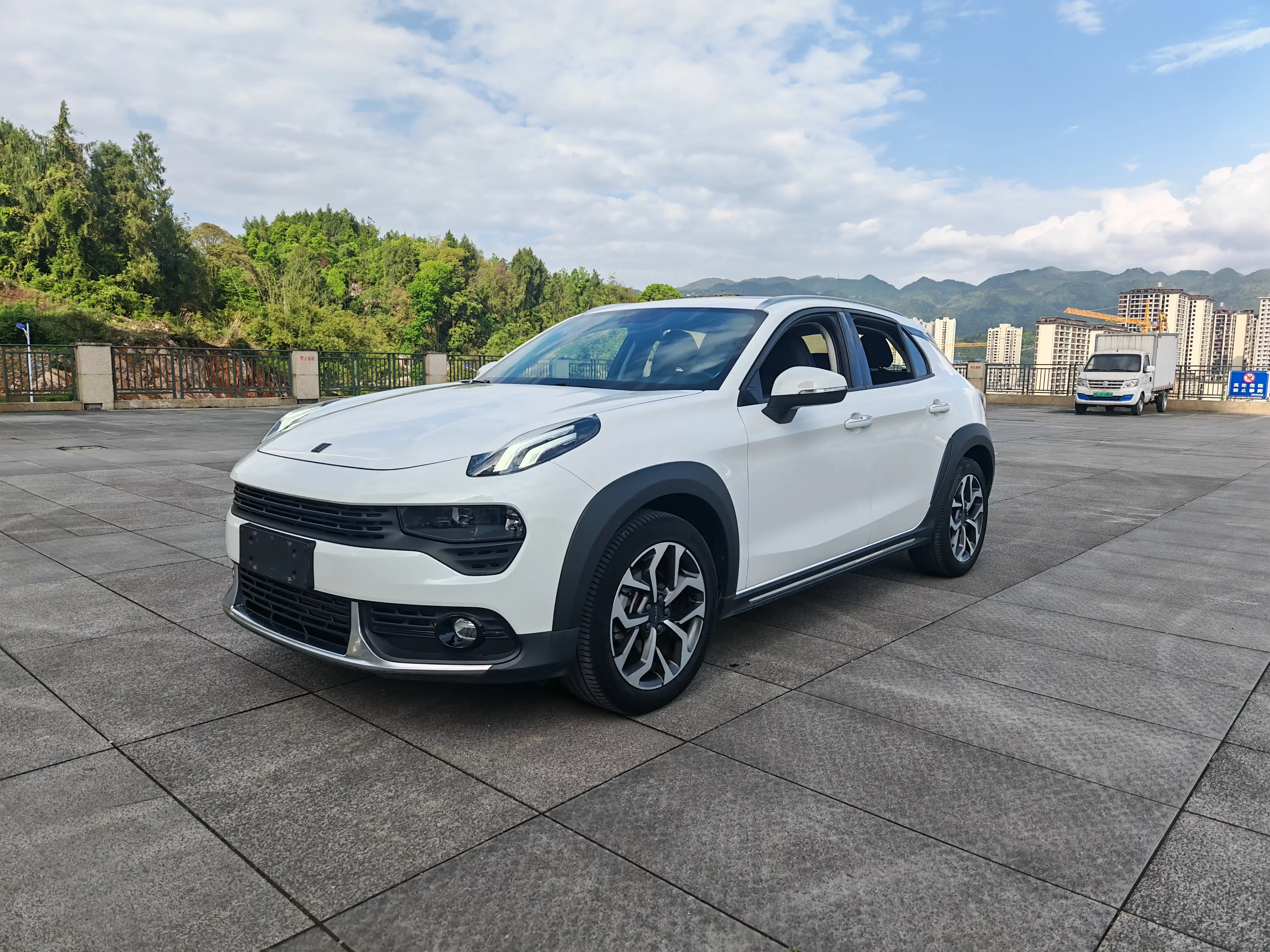 Lynk & Co 02