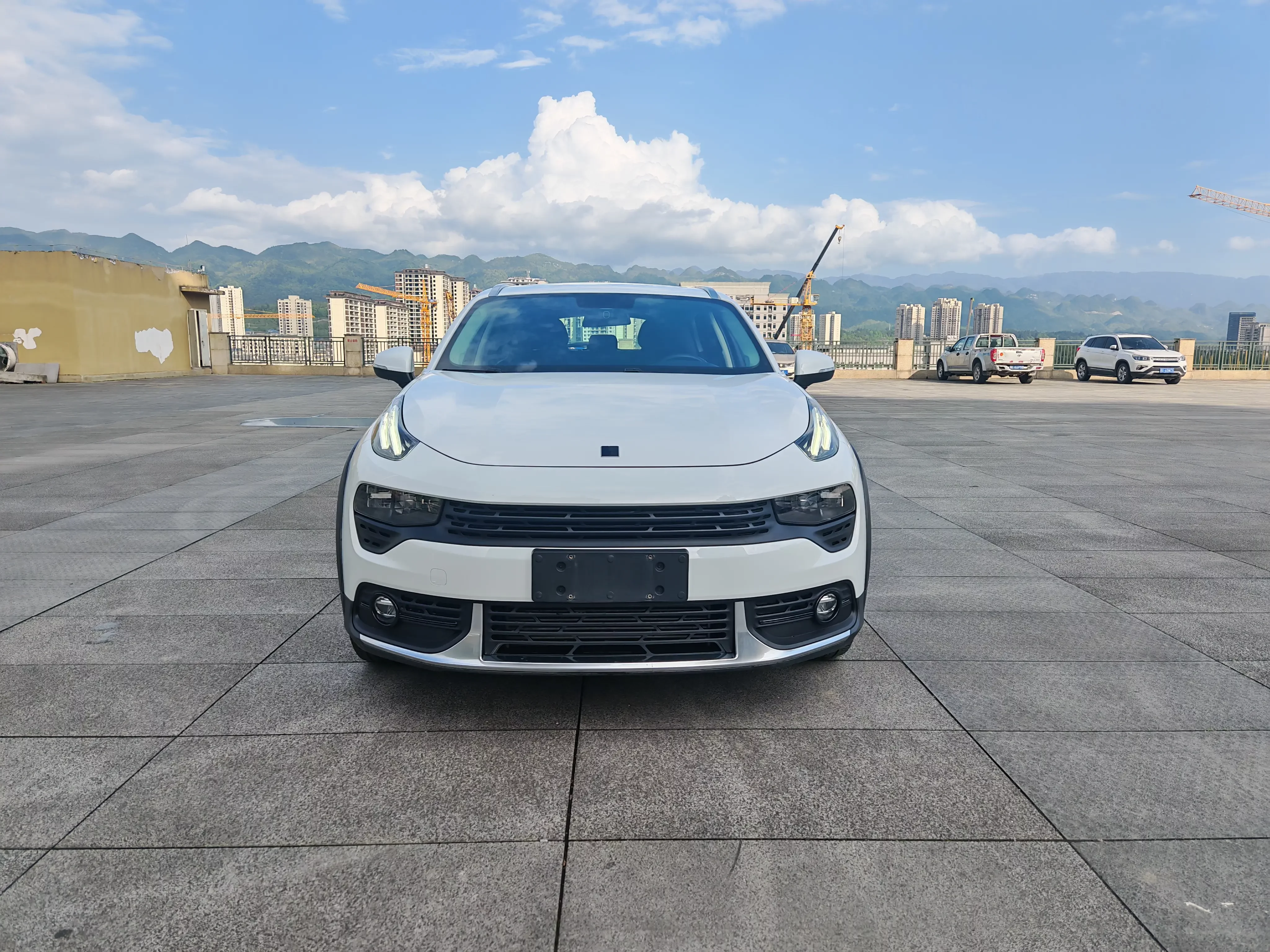 Lynk & Co 02