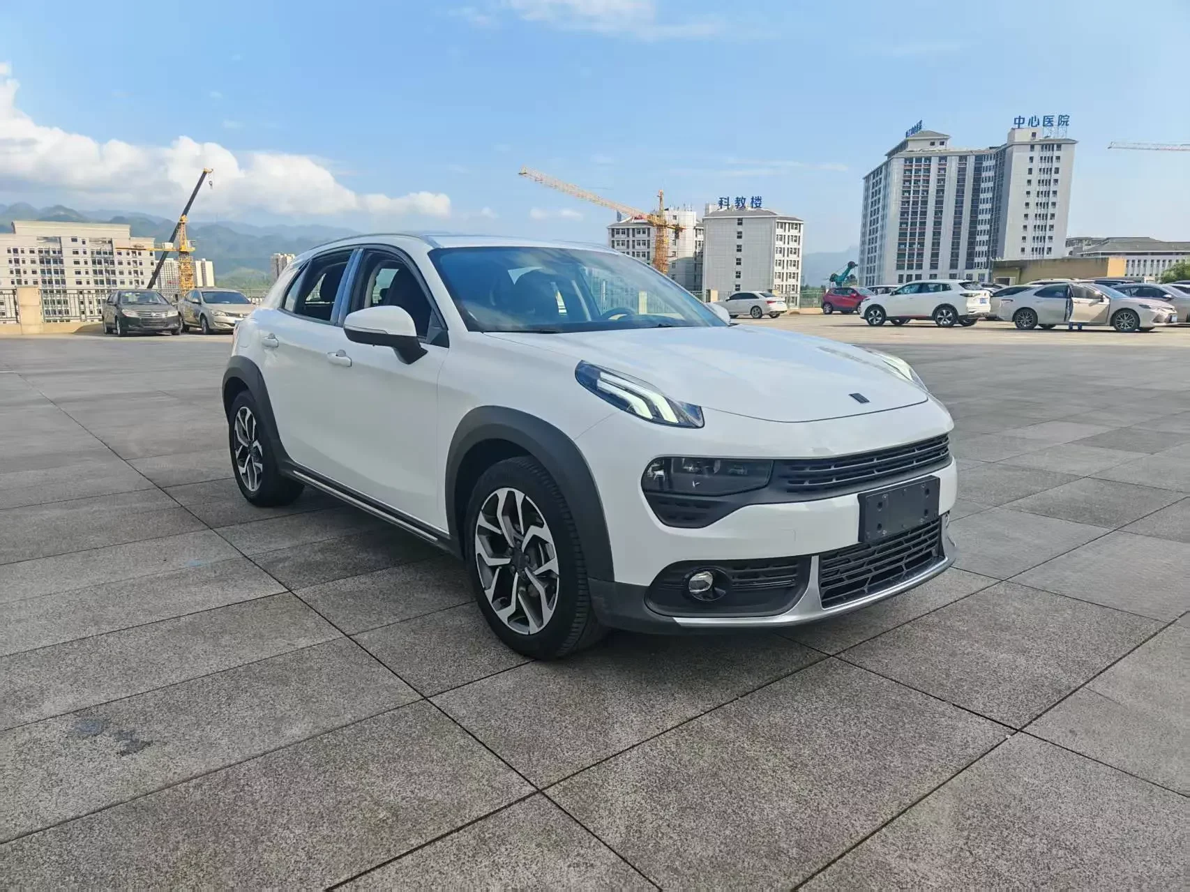 Lynk & Co 02