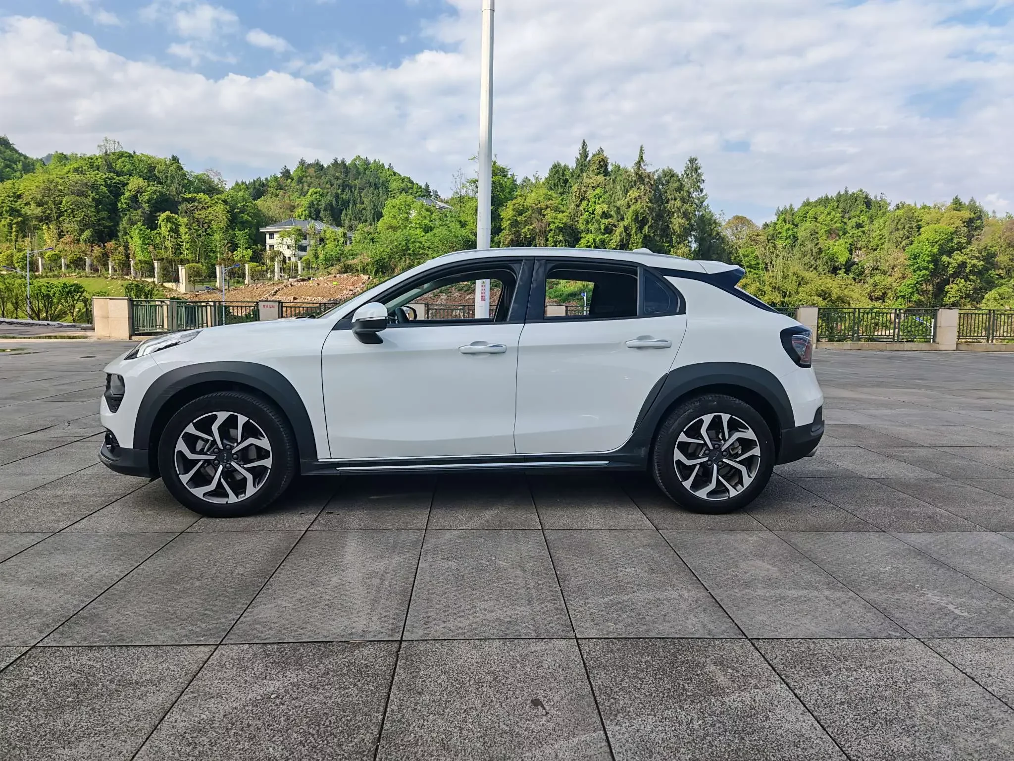 Lynk & Co 02