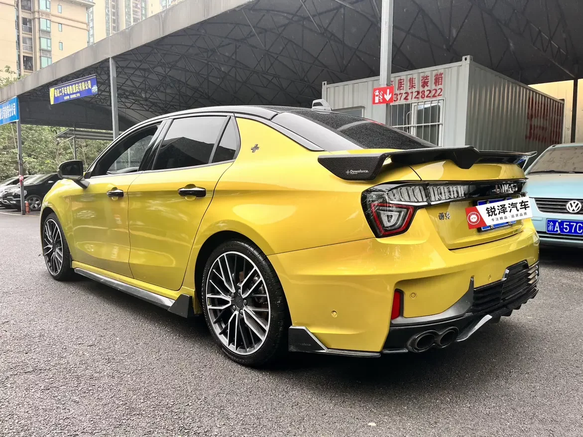 Lynk & Co 03