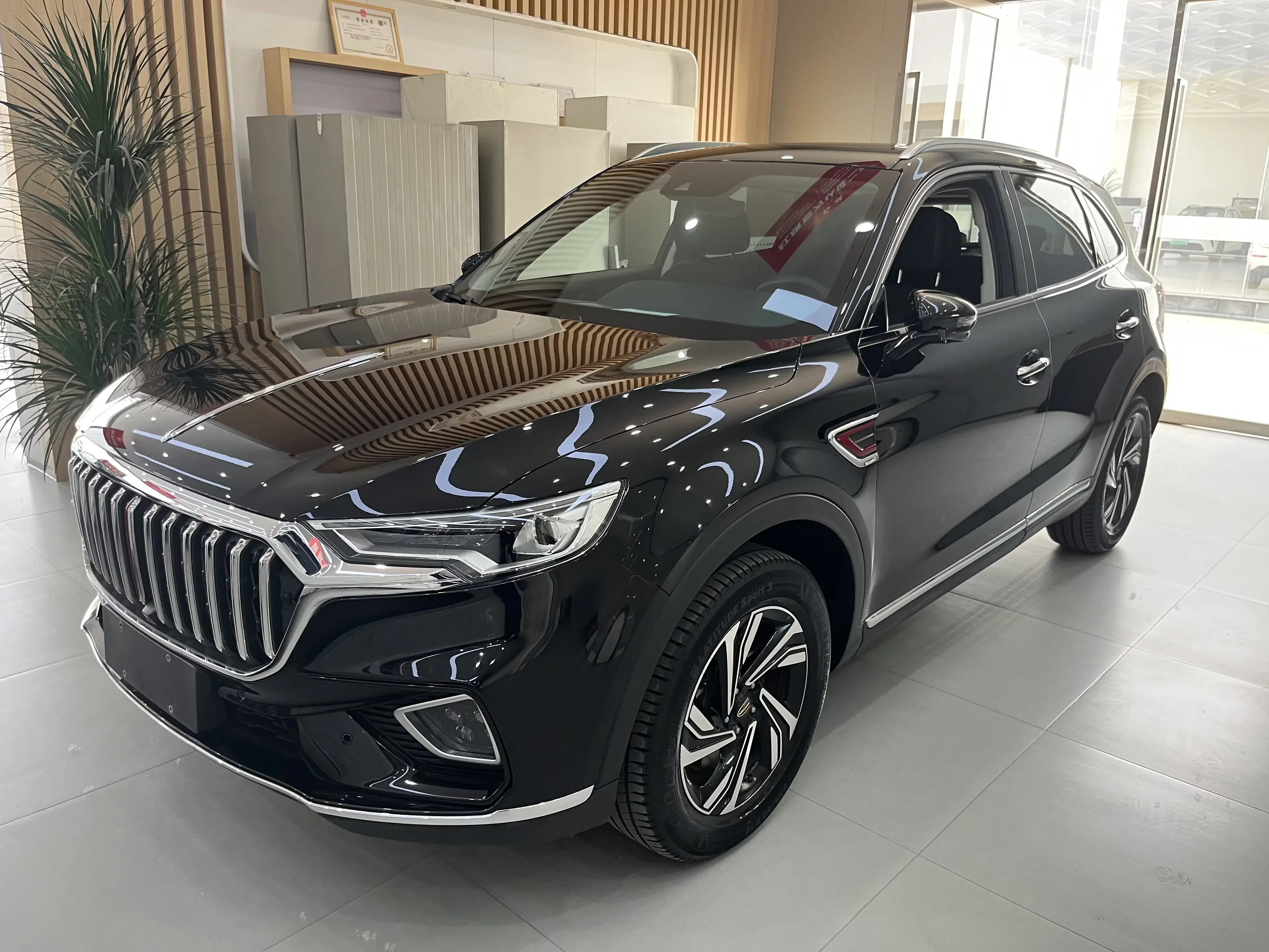Hongqi HS5