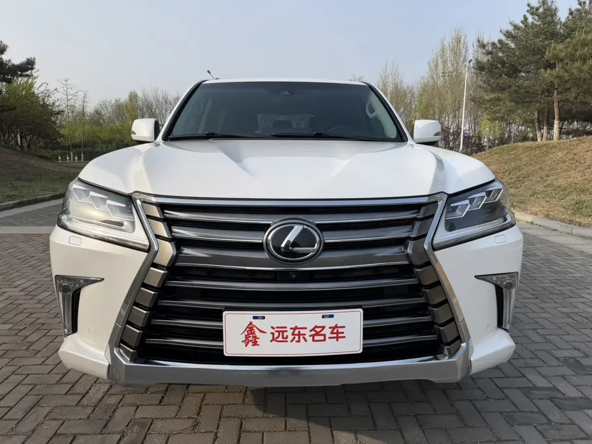 Lexus LX