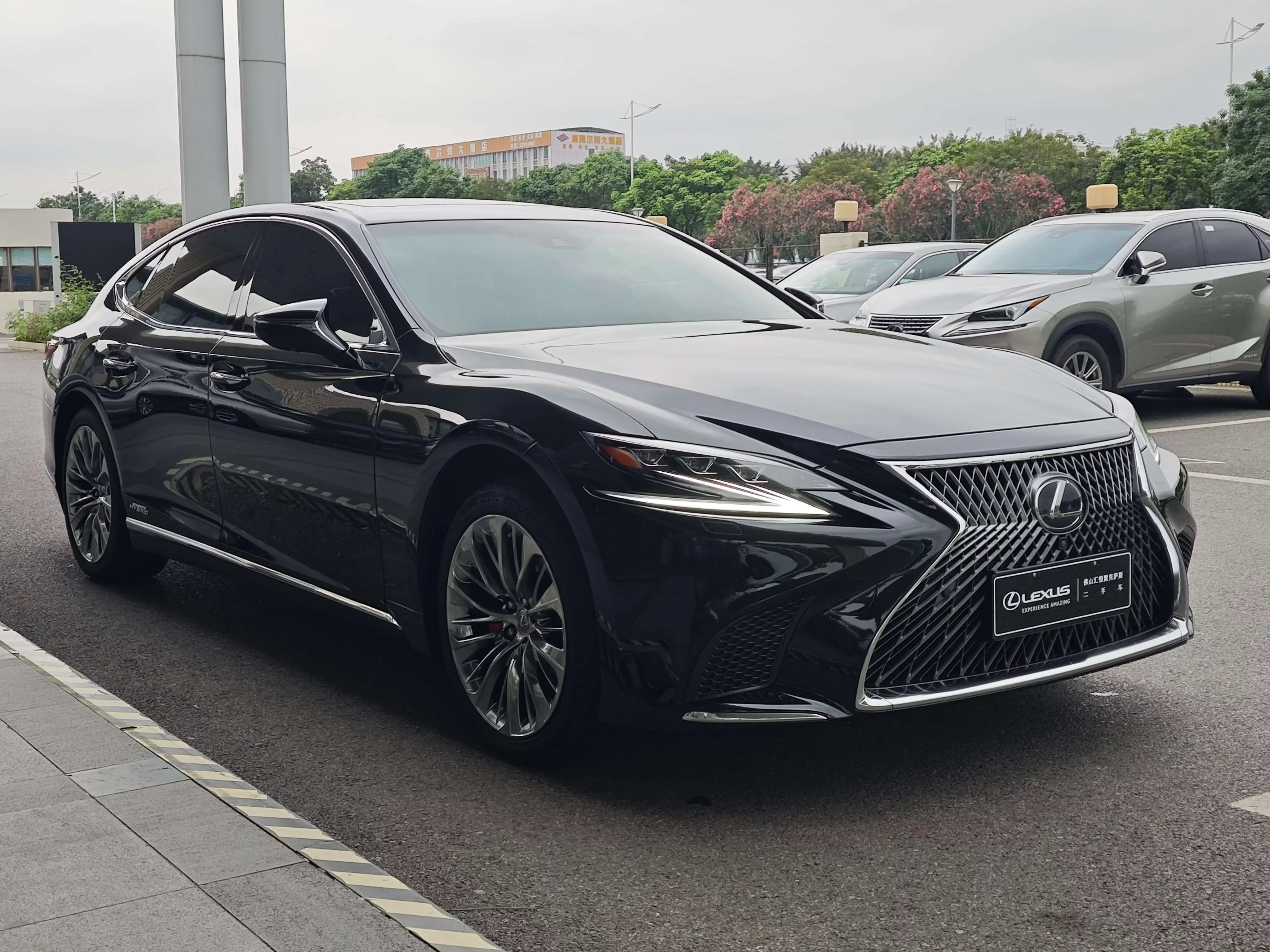 Lexus LS