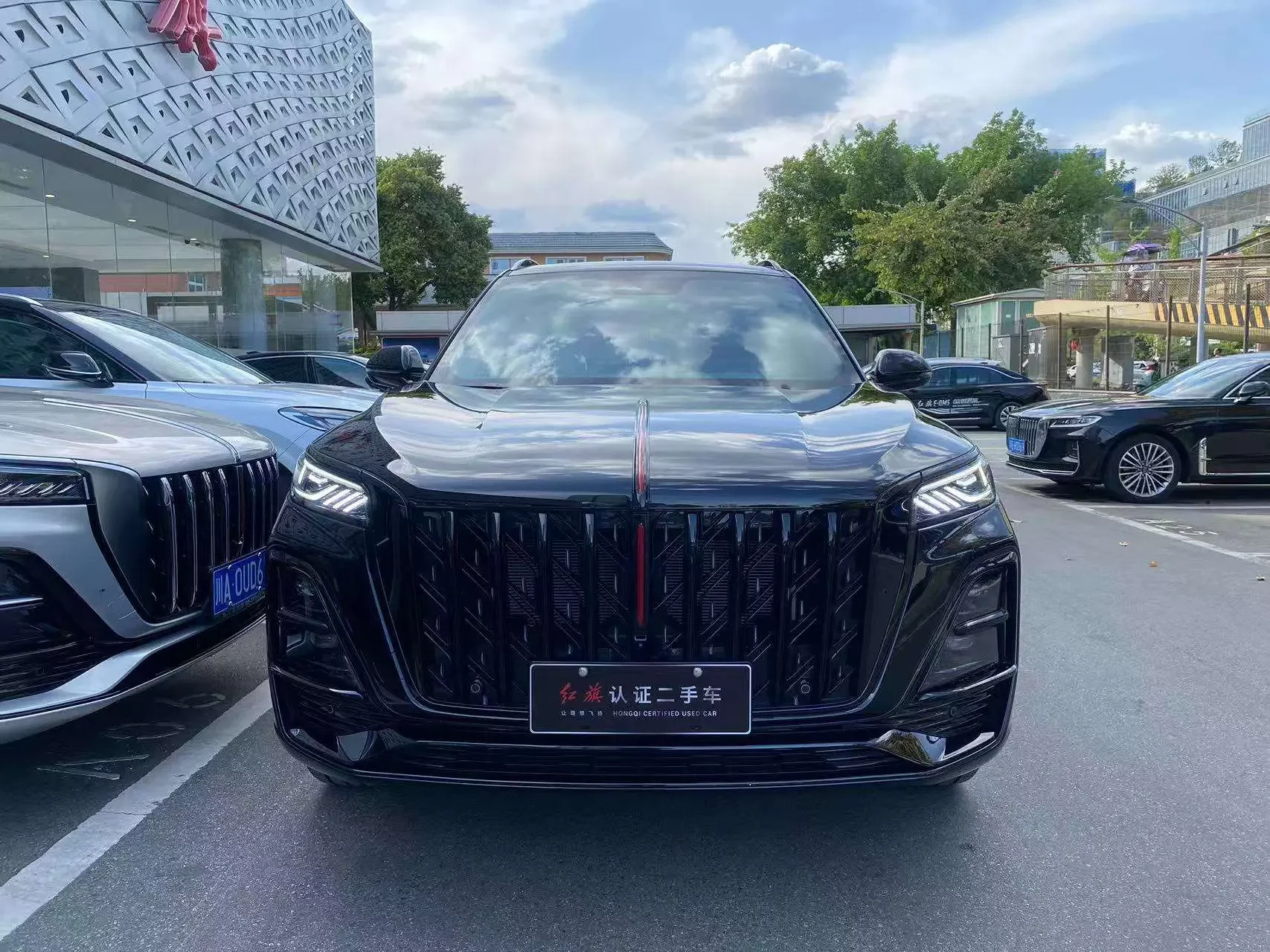 Hongqi HS5