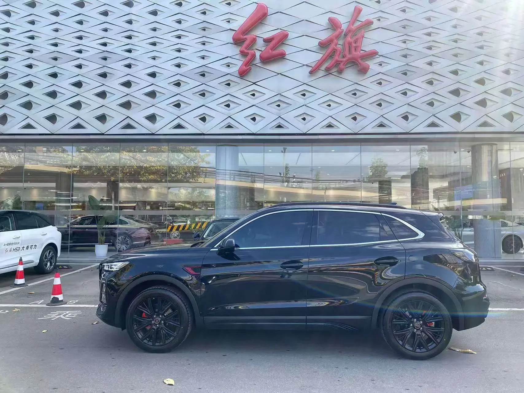 Hongqi HS5