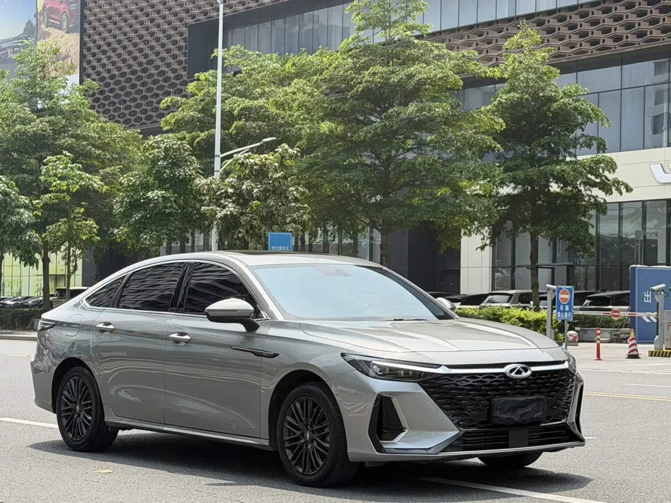 Chery Arrizo 8