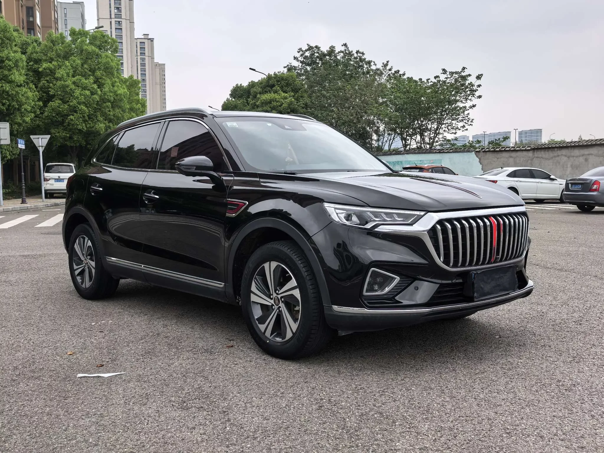 Hongqi HS5
