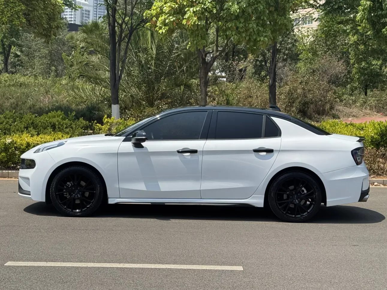 Lynk & Co 03