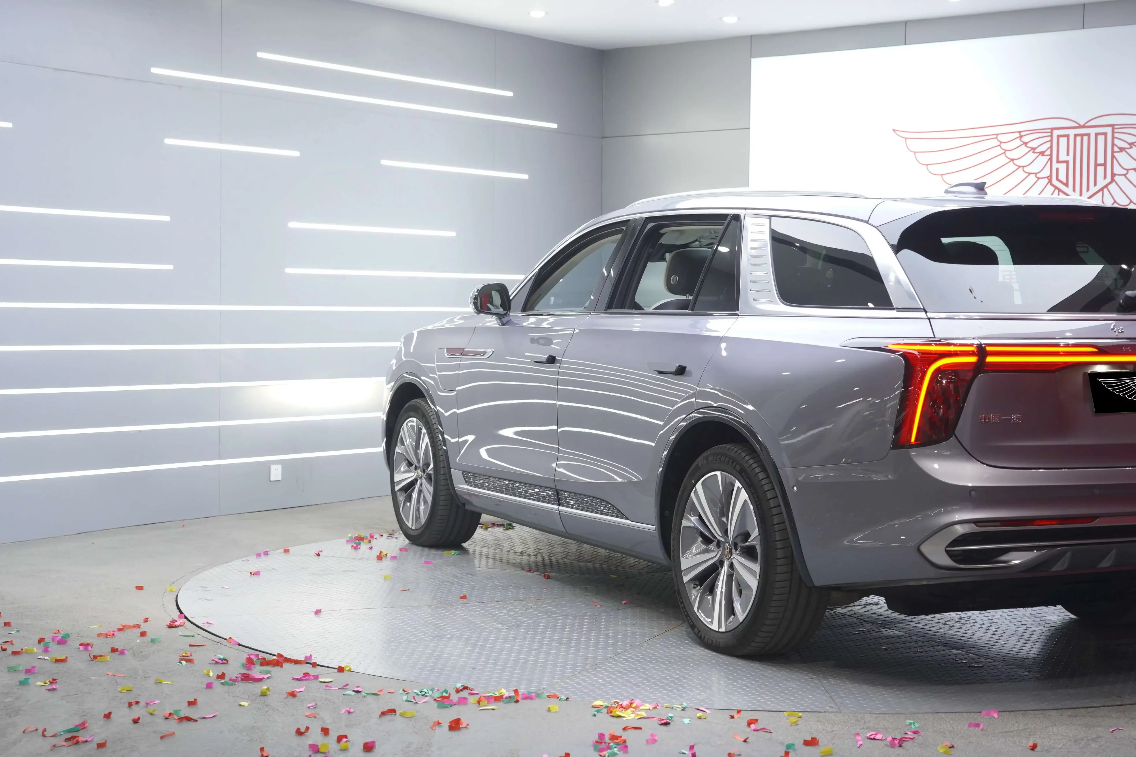 Hongqi E-HS9