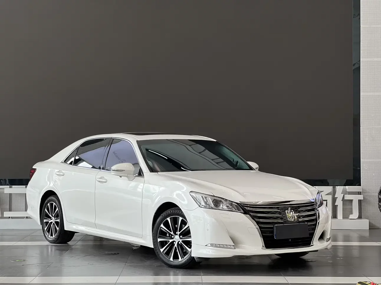 Toyota crown