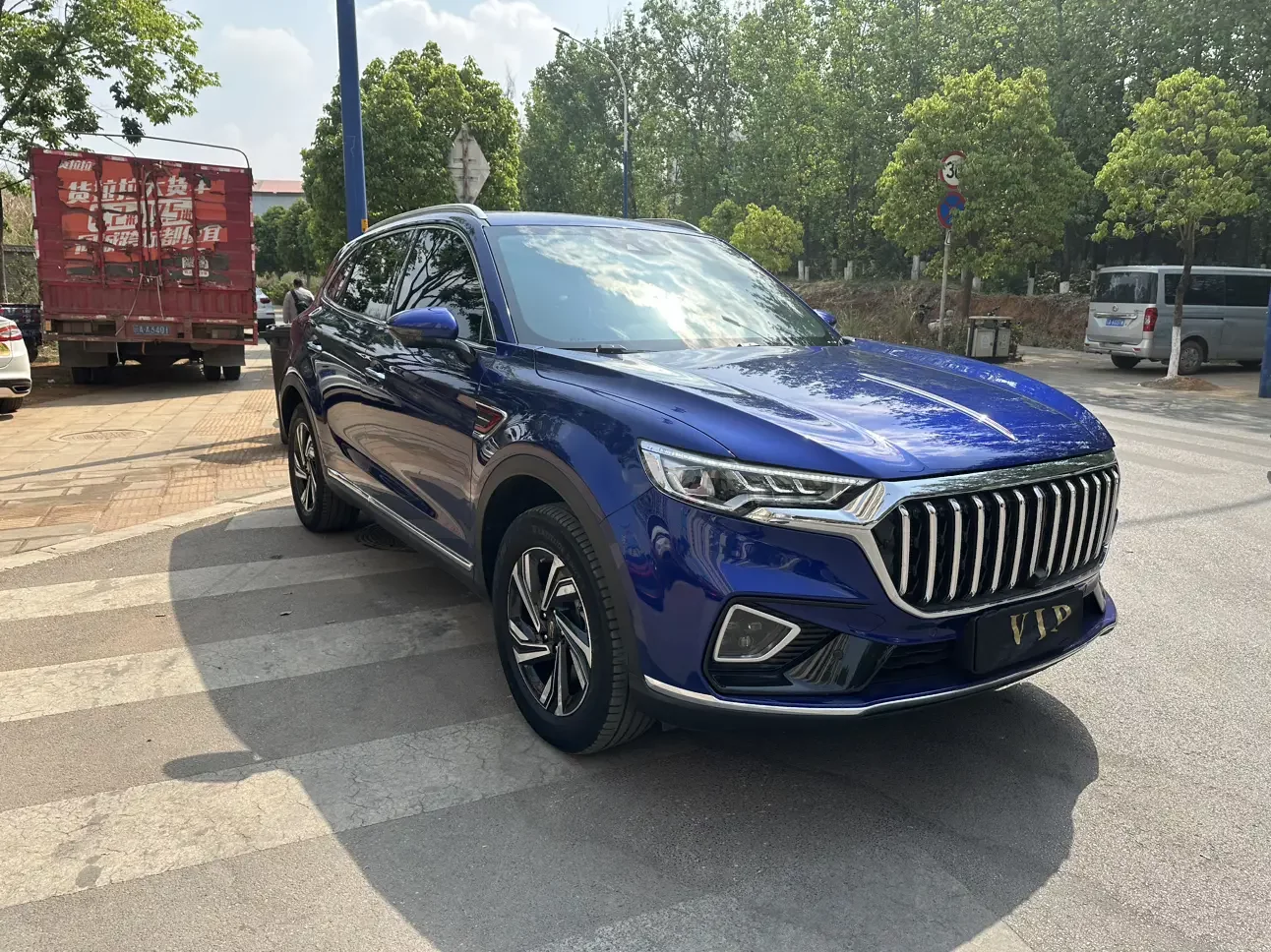 Hongqi HS5