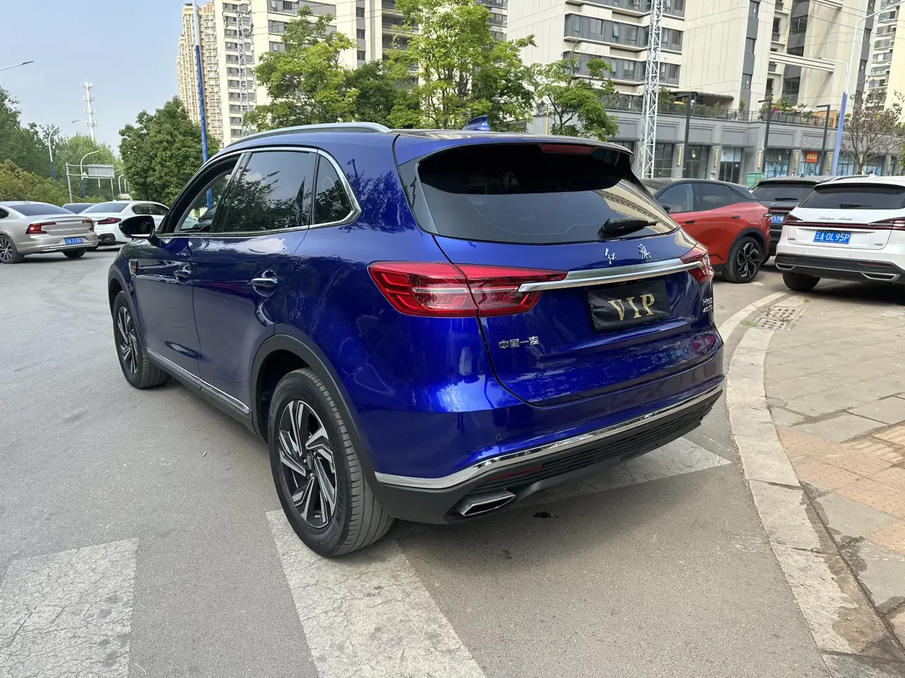 Hongqi HS5