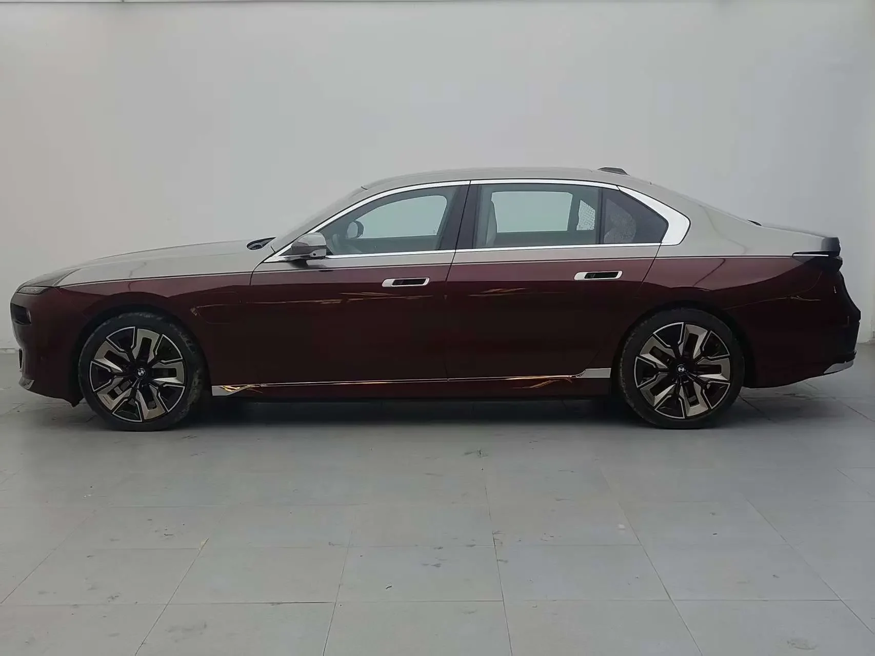 BMW i7