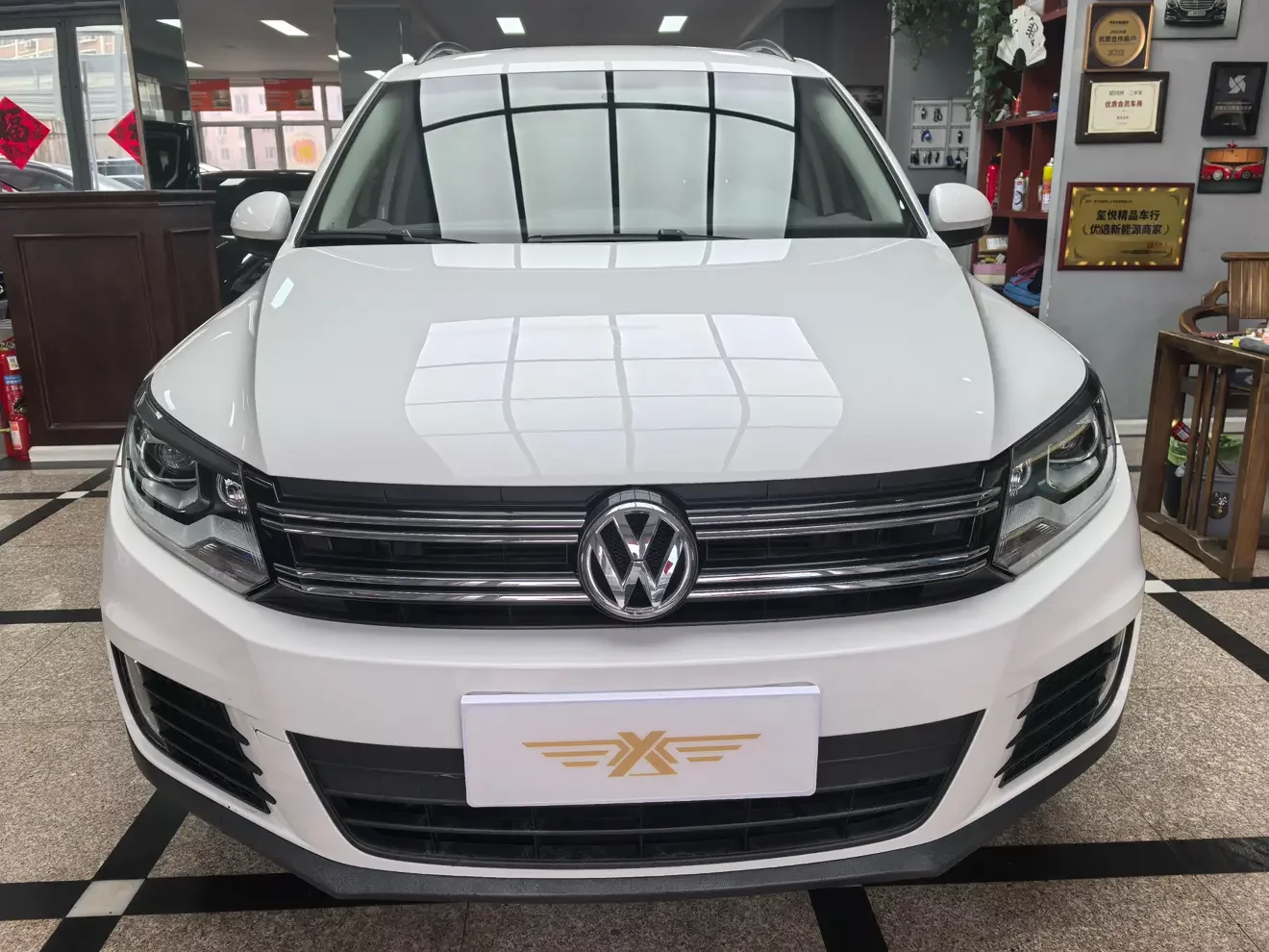 Volkswagen Tiguan (Tharu)