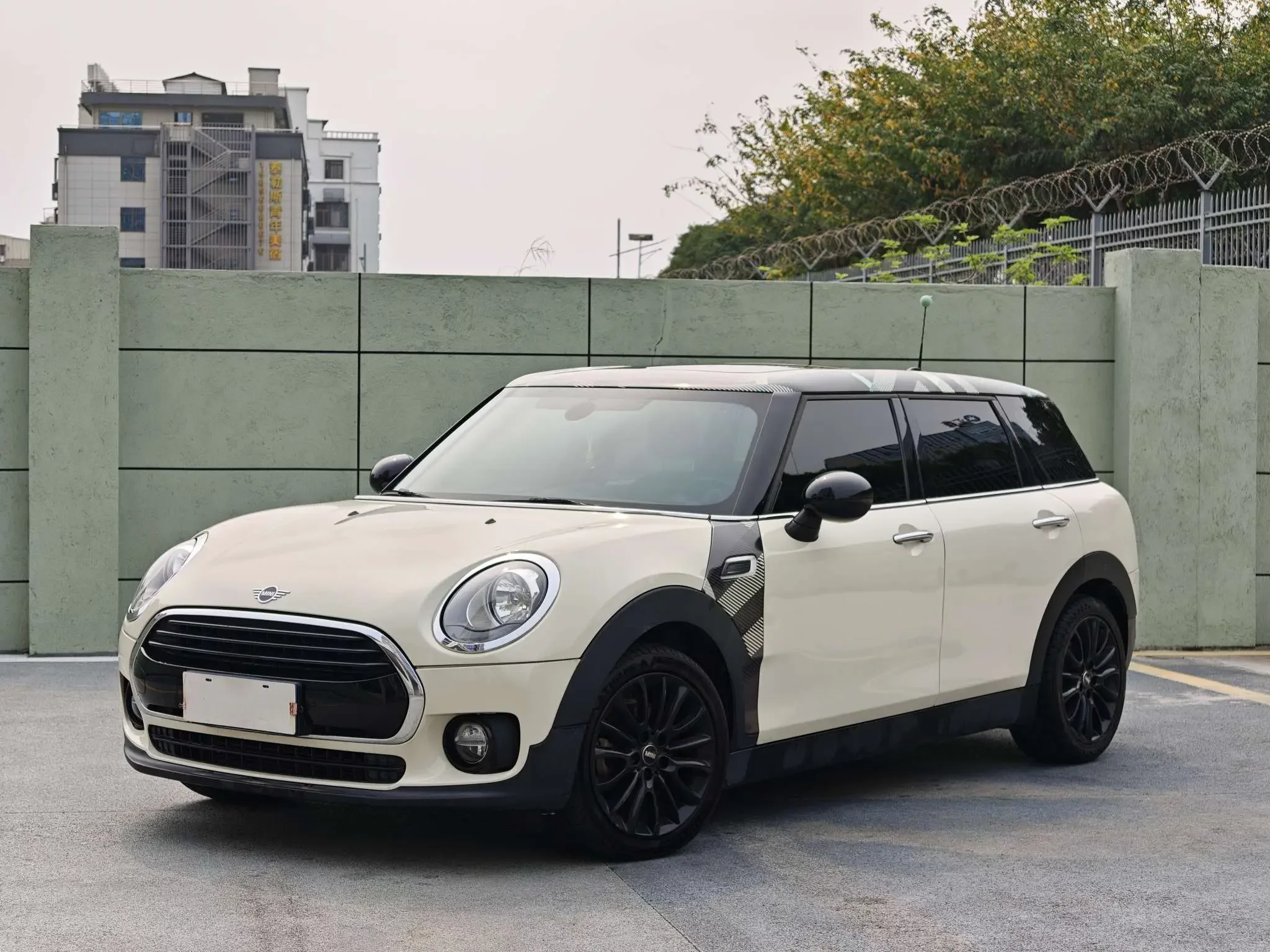 MINI CLUBMAN