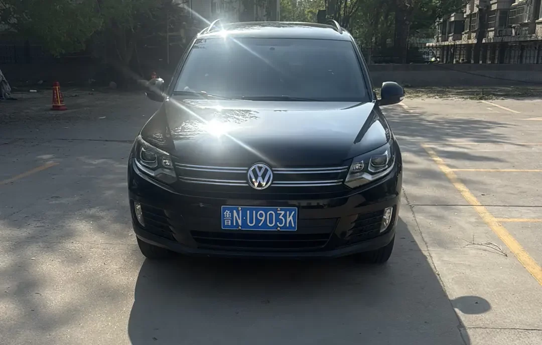 Volkswagen Tiguan (Tharu)