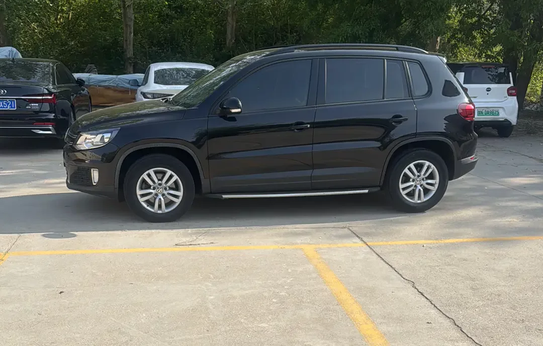Volkswagen Tiguan (Tharu)