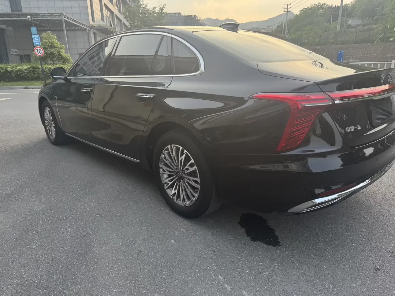 Hongqi H5