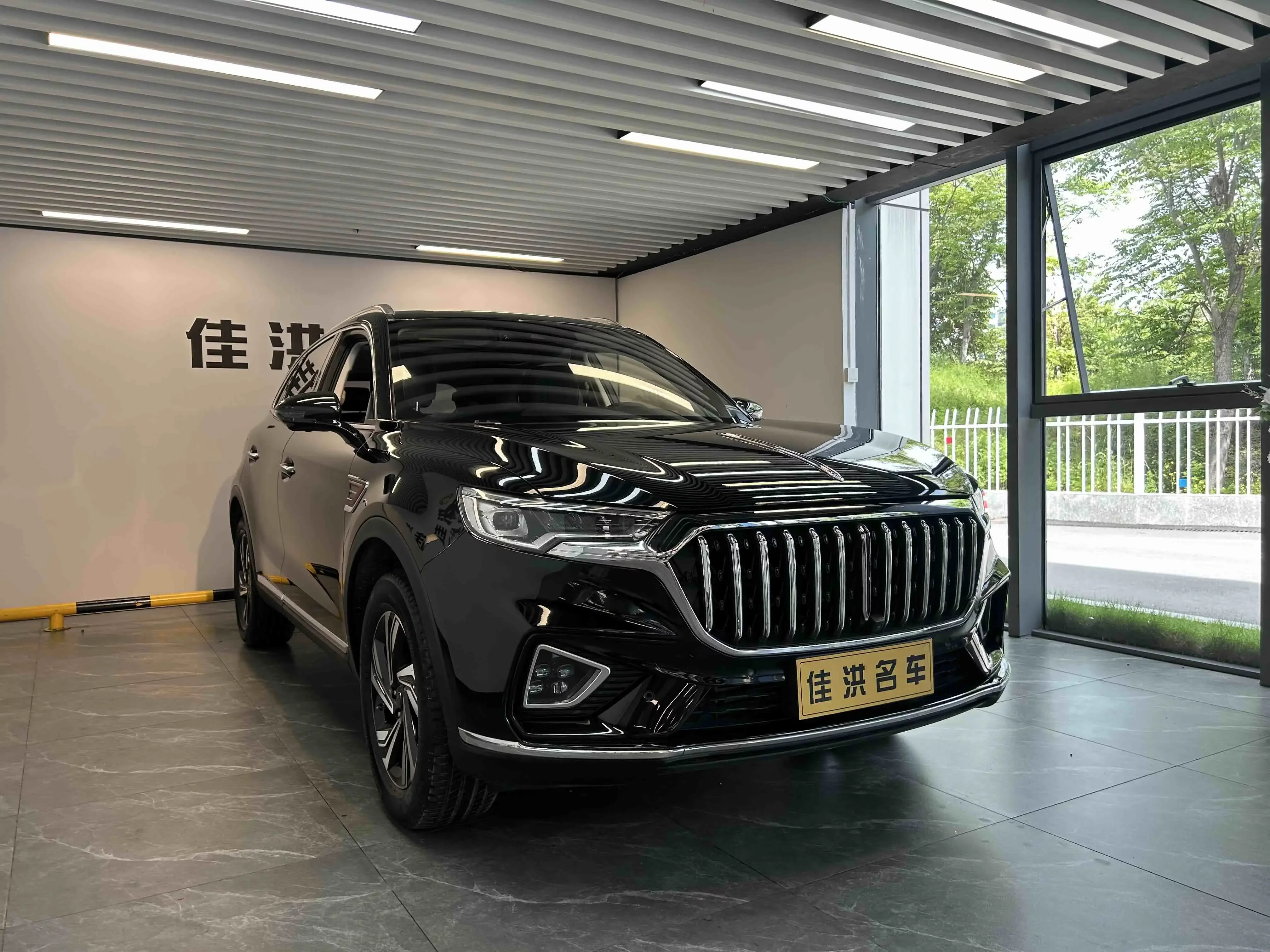 Hongqi HS5