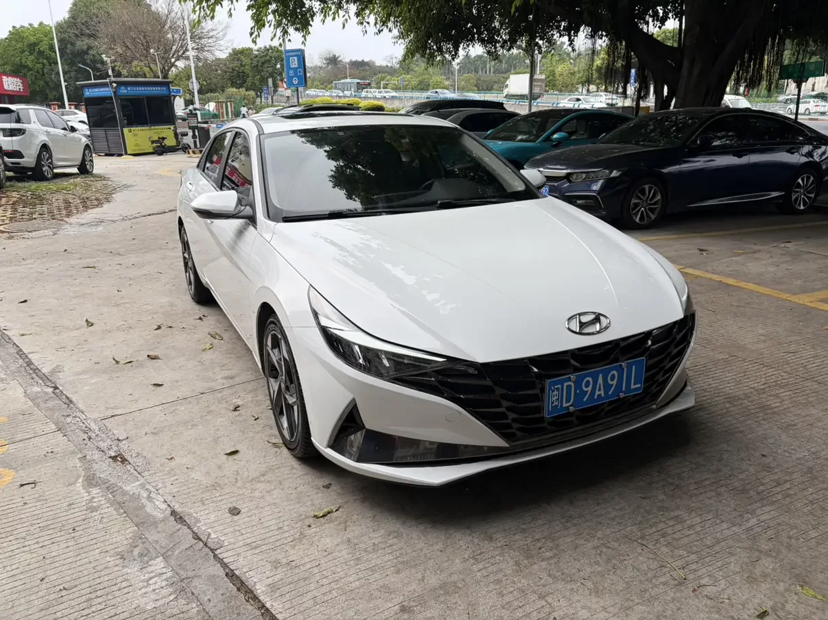 Hyundai Elantra