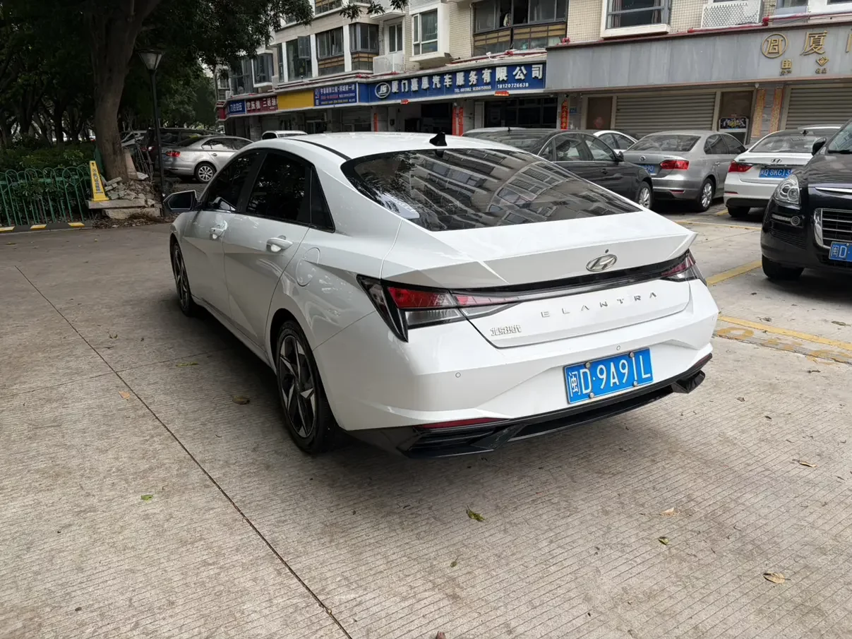 Hyundai Elantra