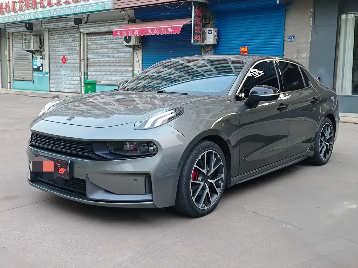 Lynk & Co 03