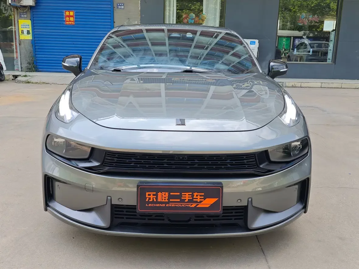 Lynk & Co 03