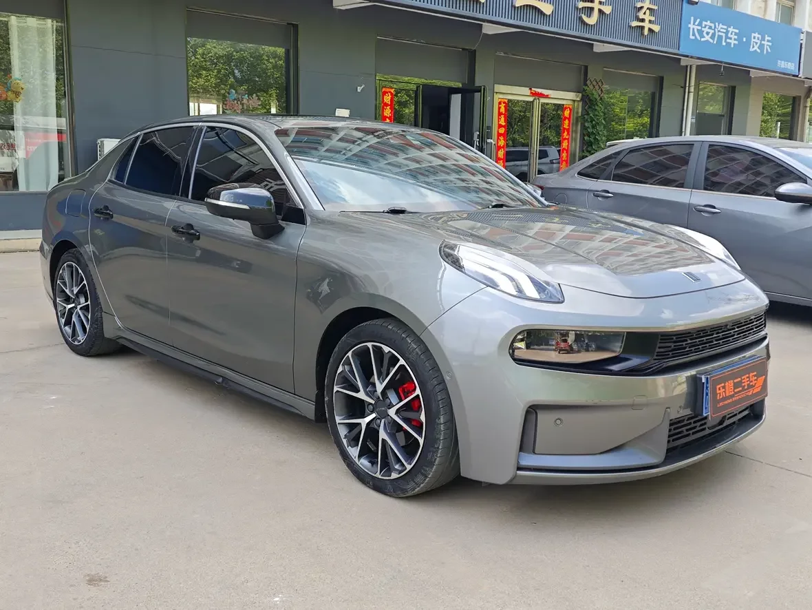 Lynk & Co 03