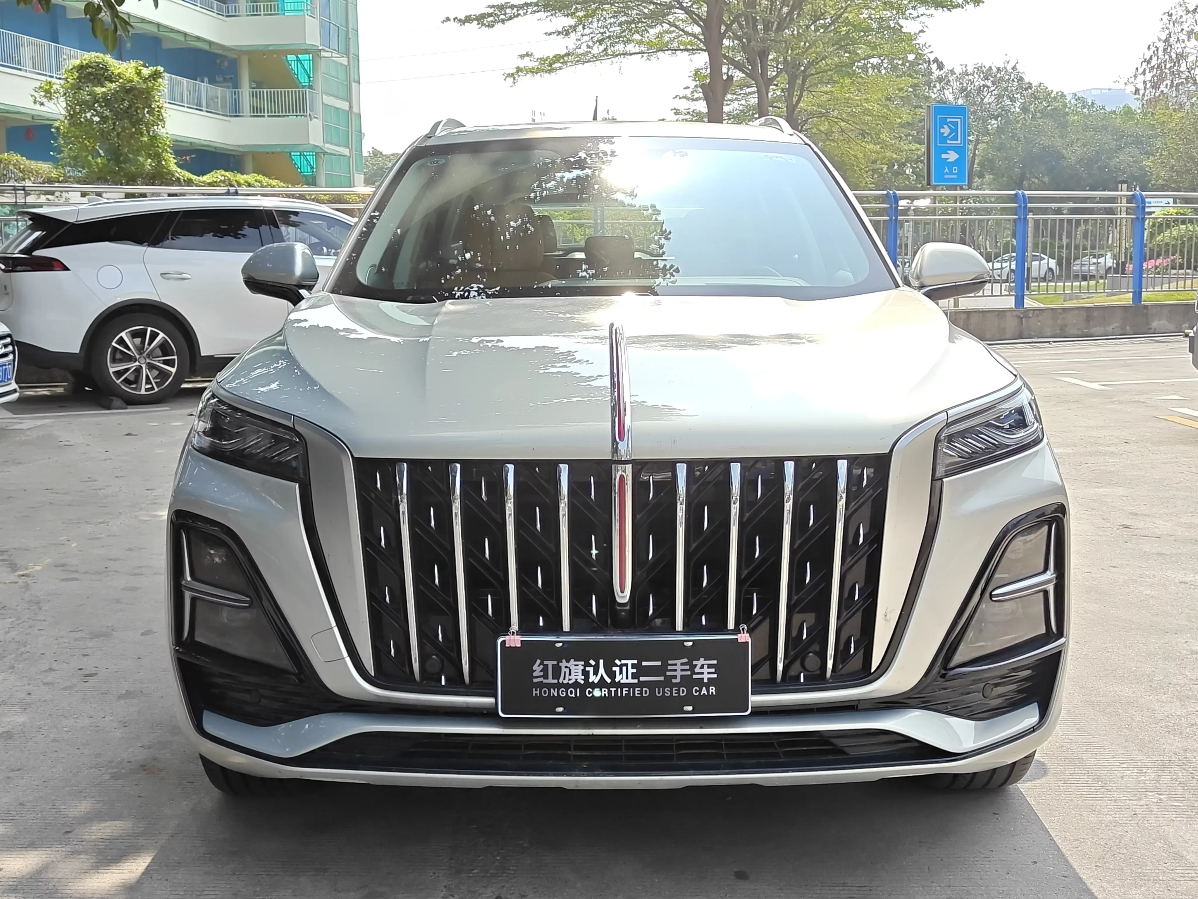 Hongqi HS5