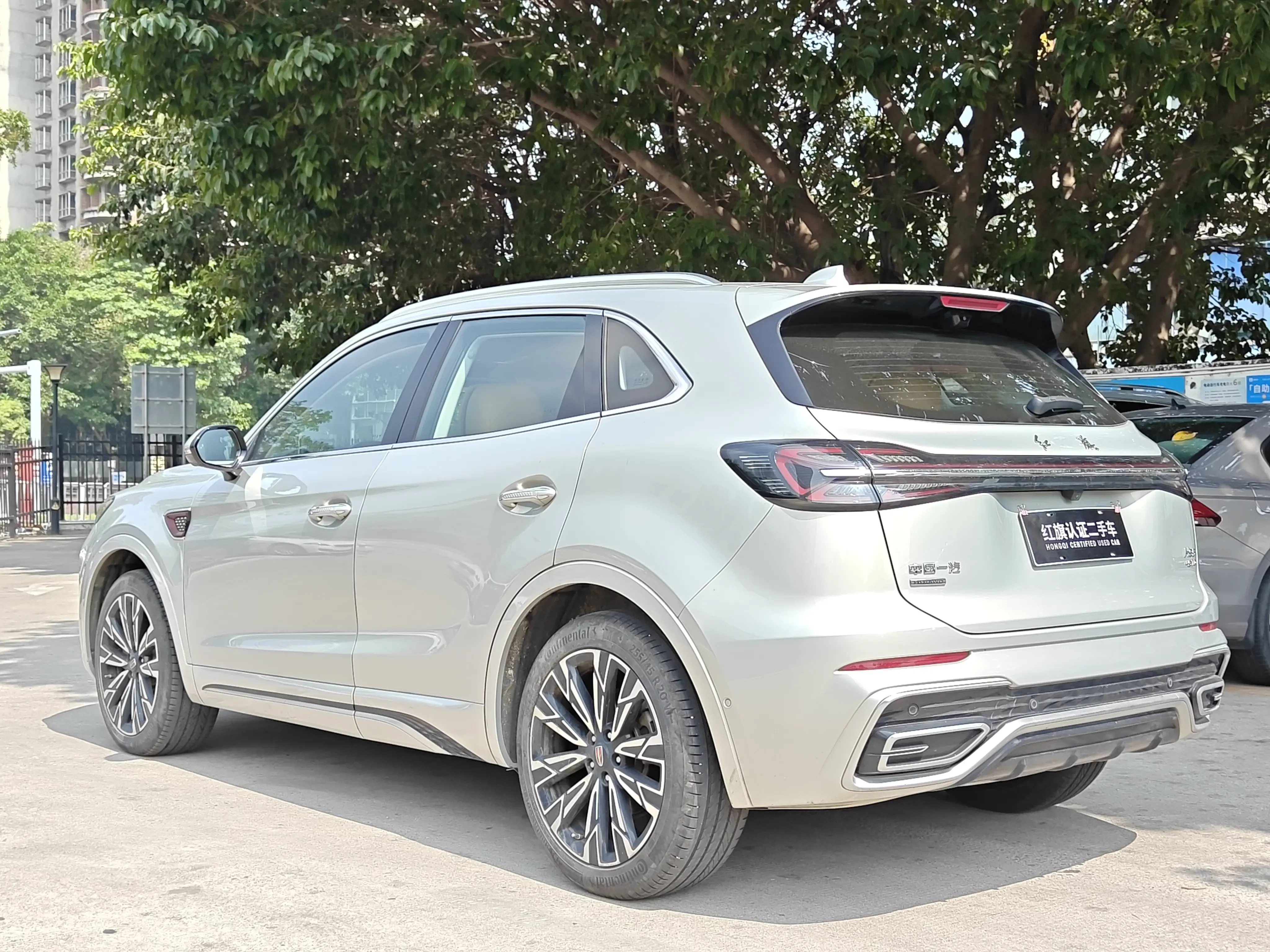 Hongqi HS5