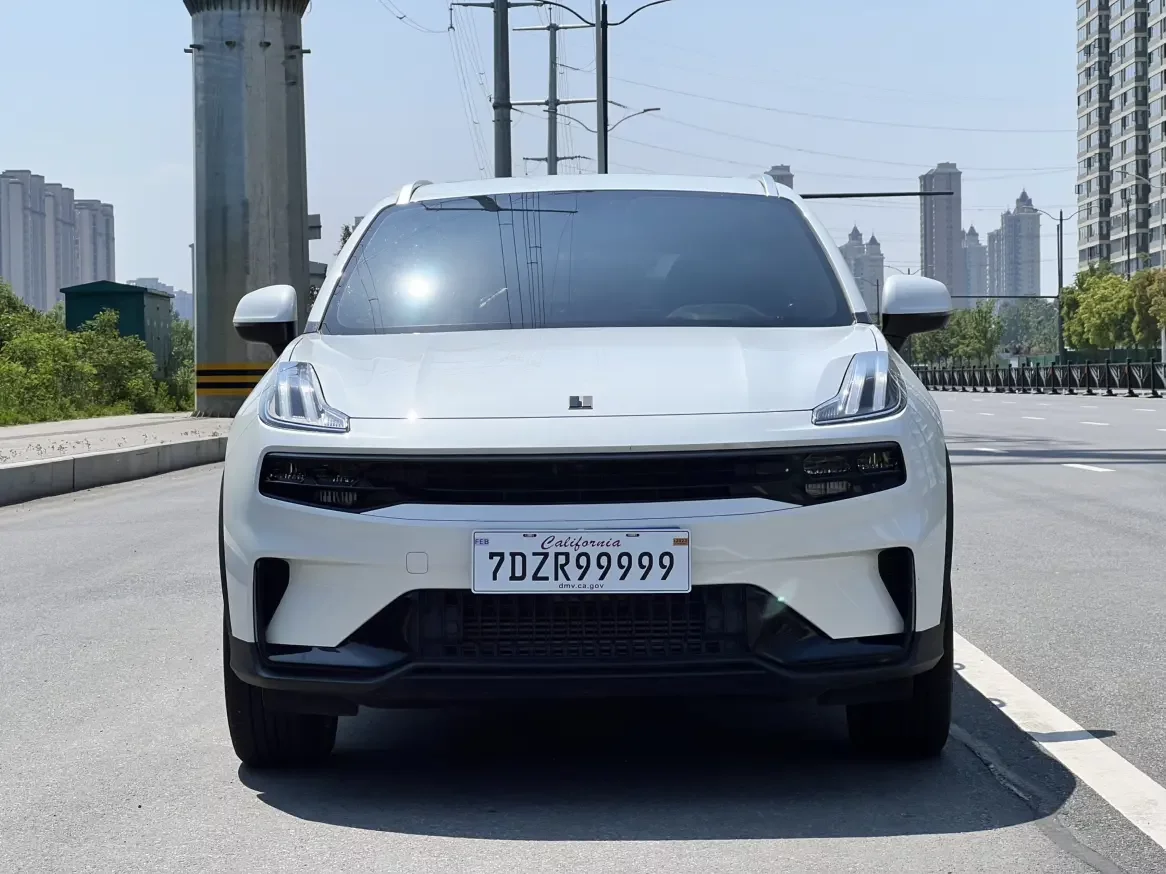 Lynk & Co 06