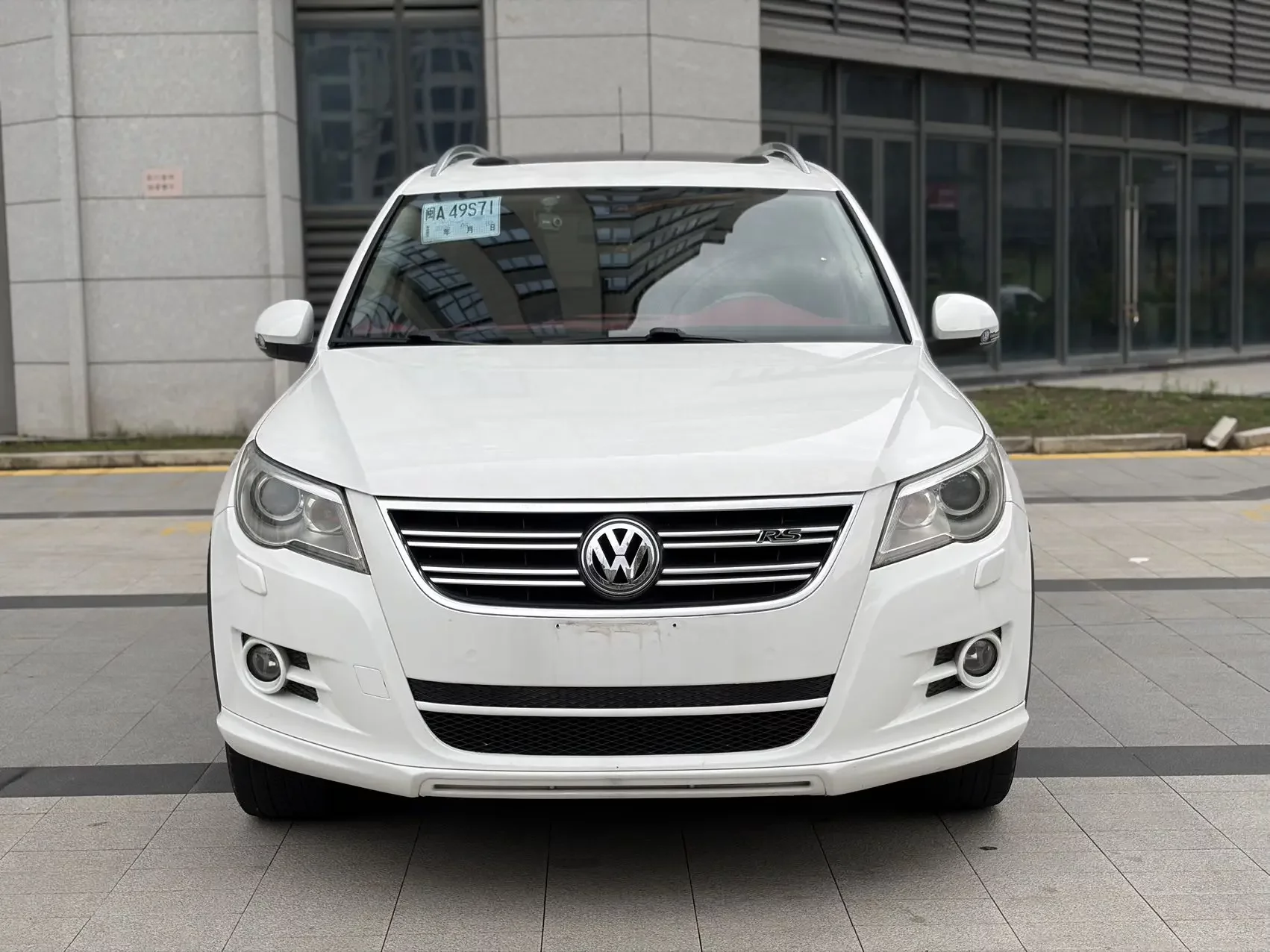 Volkswagen Tiguan (Tharu)