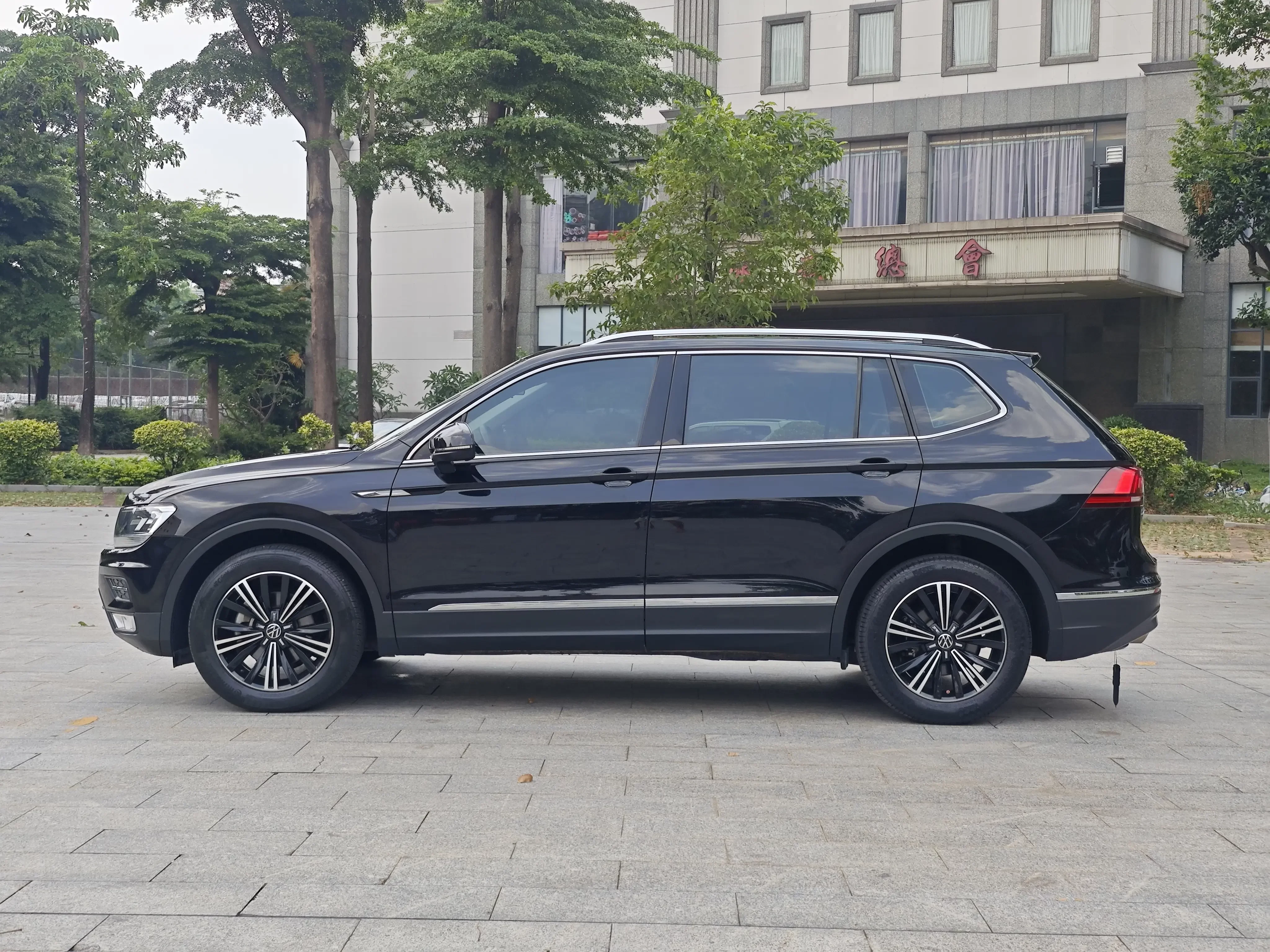 Volkswagen Tiguan L