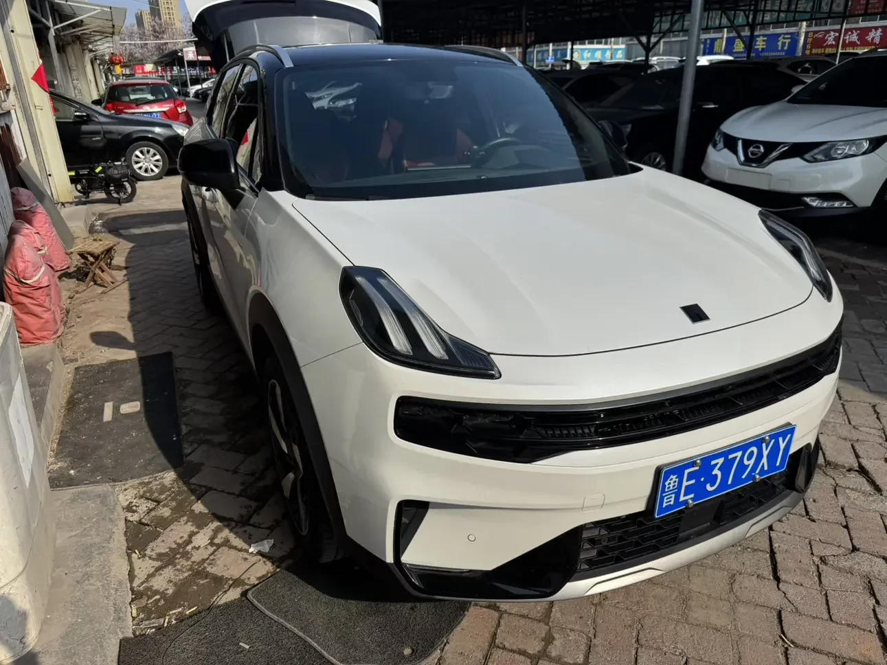 Lynk & Co 06