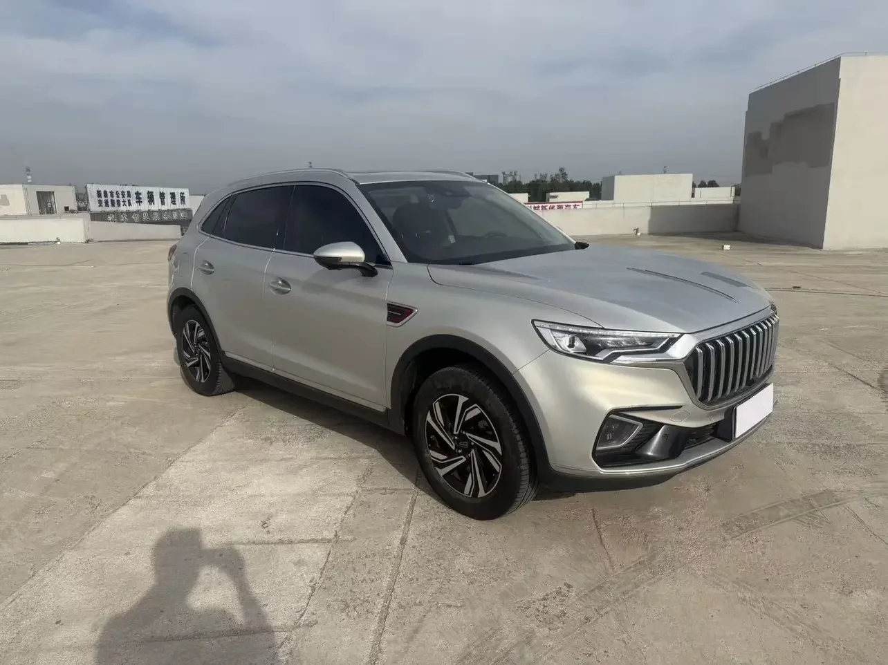 Hongqi HS5