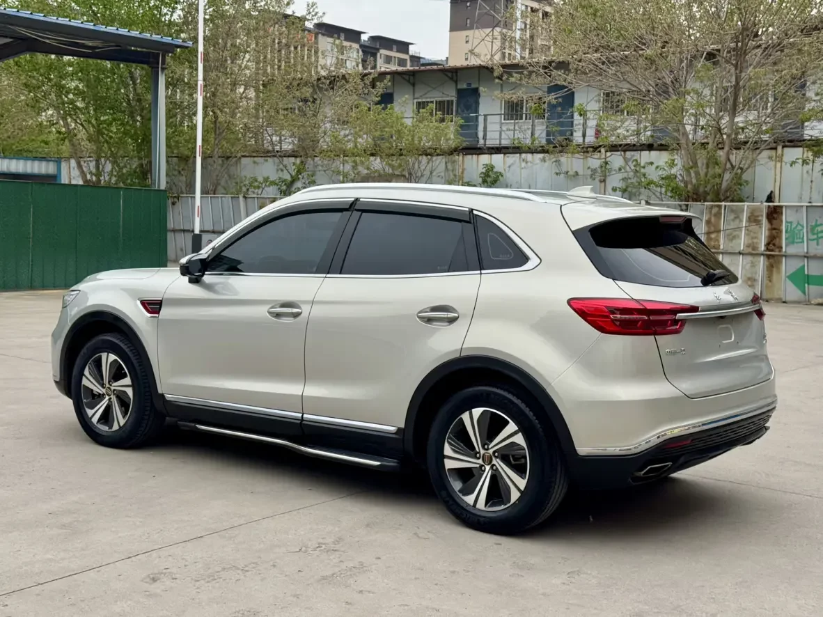 Hongqi HS5