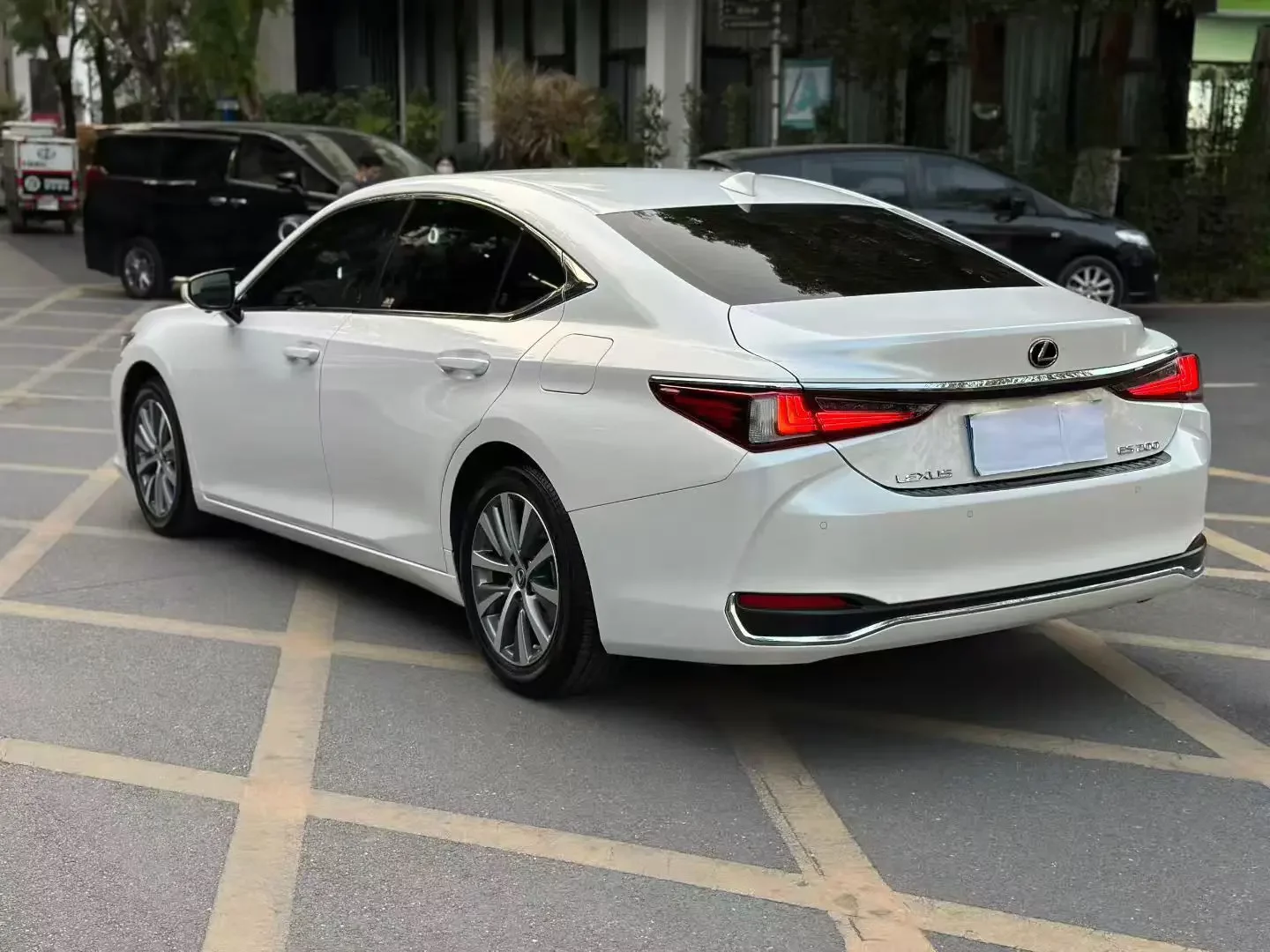Lexus ES