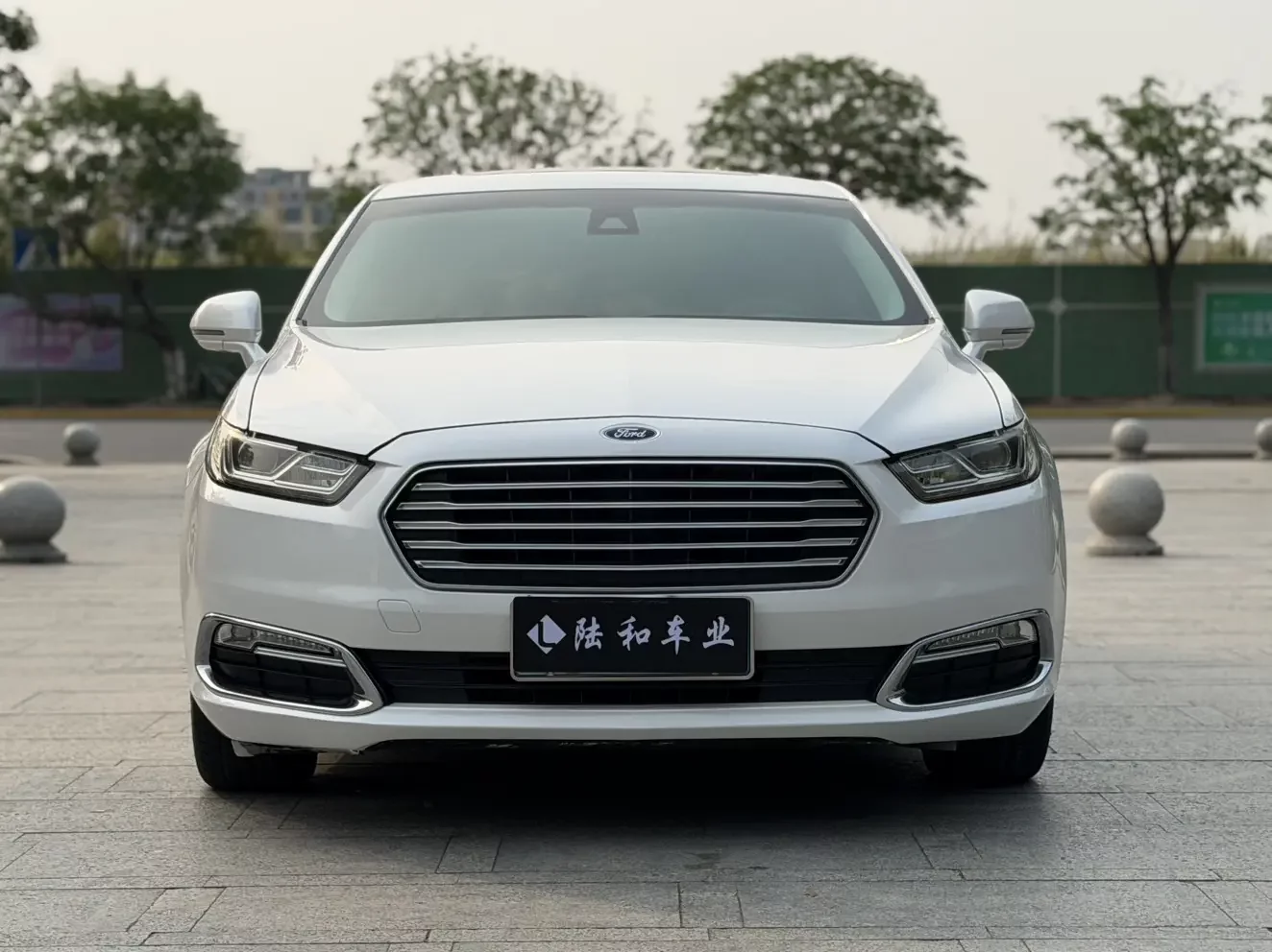 Ford Taurus