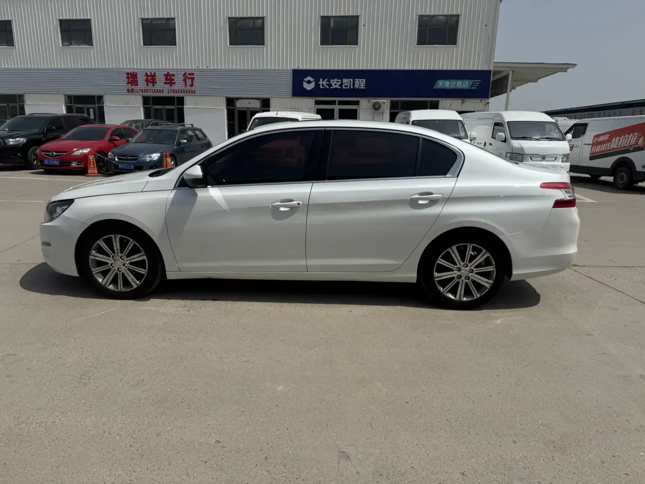 Peugeot 408