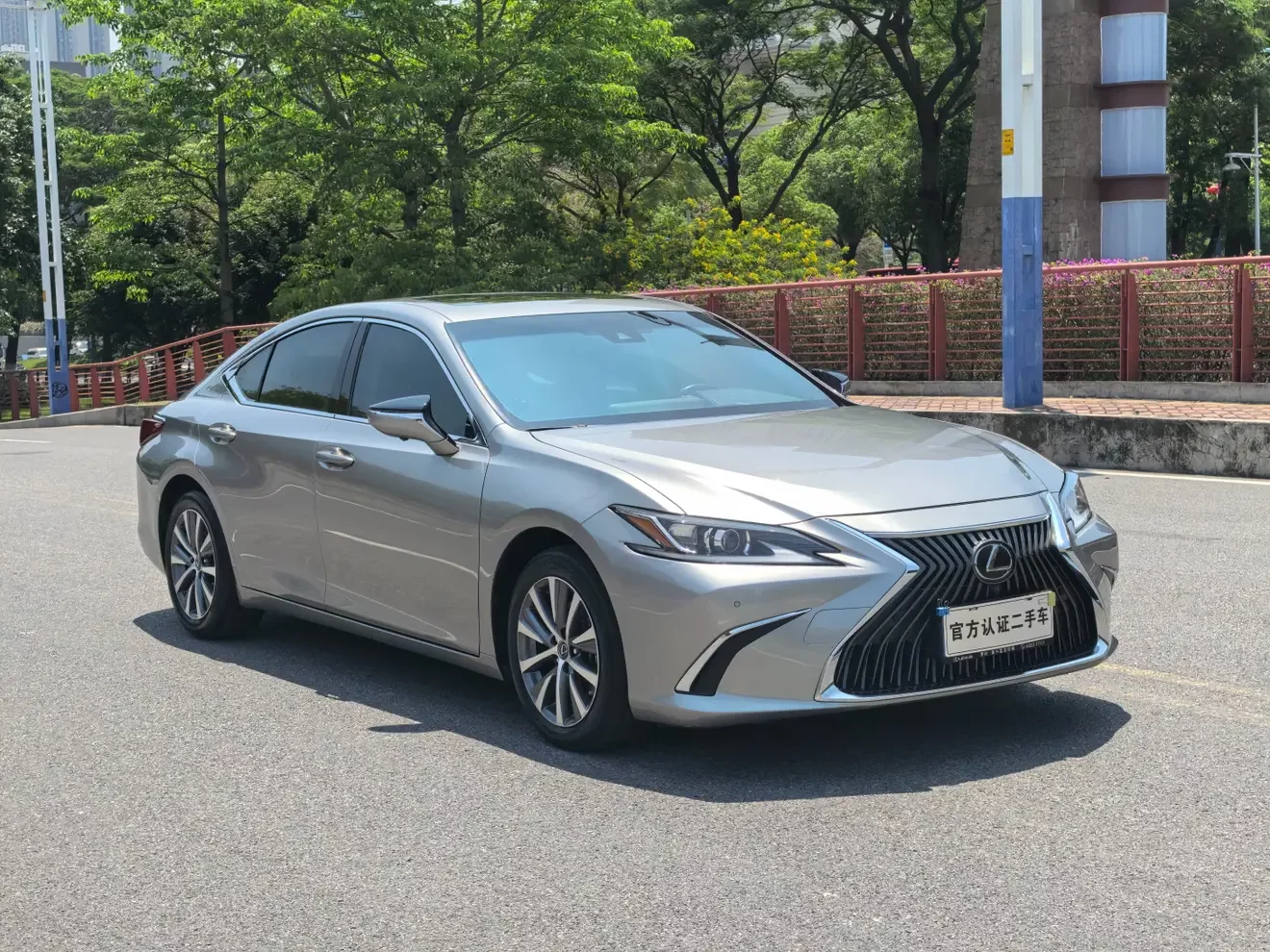 Lexus ES