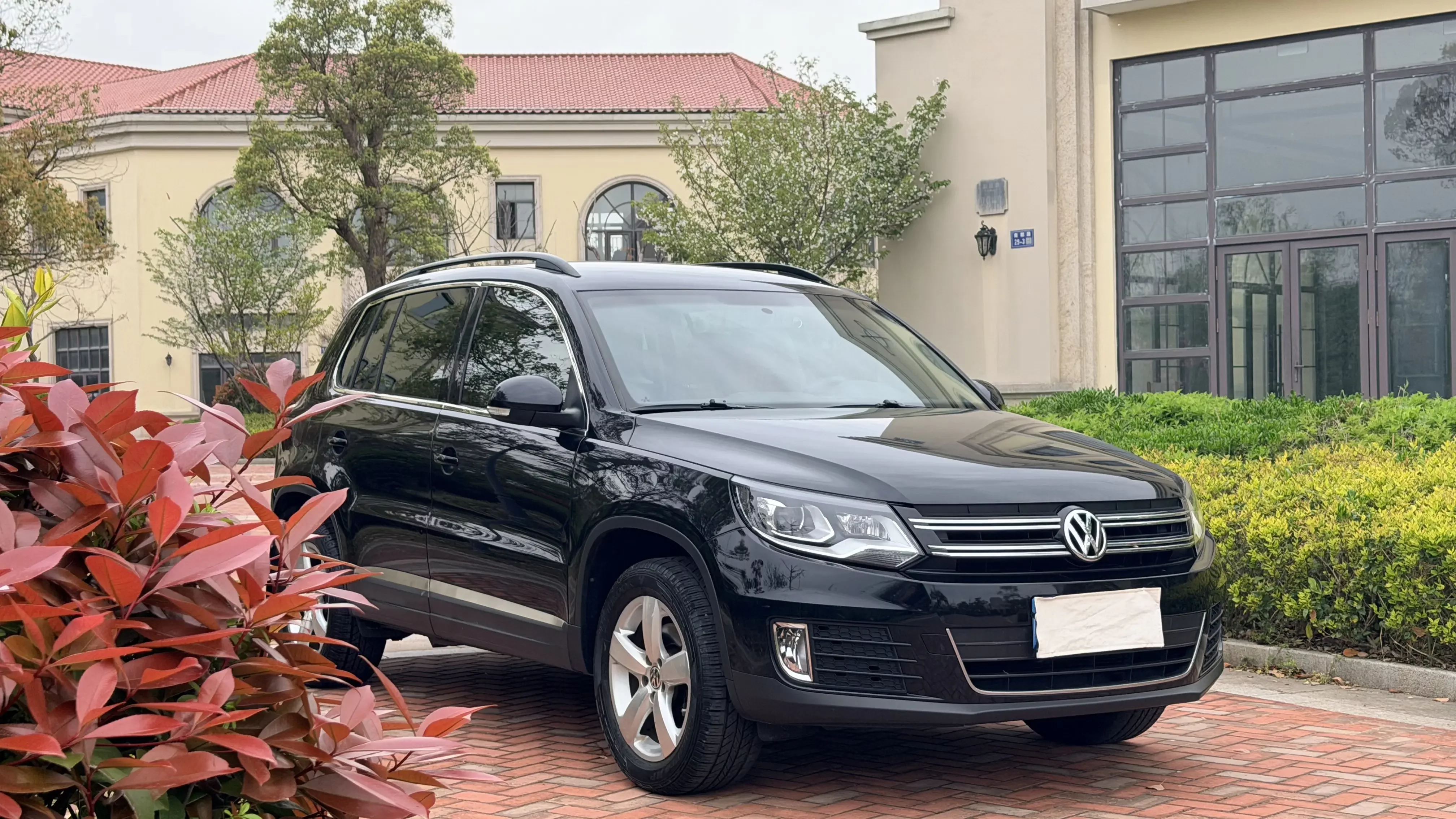 Volkswagen Tiguan (Tharu)