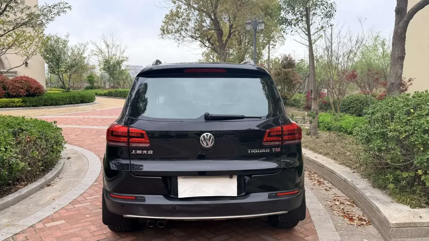 Volkswagen Tiguan (Tharu)