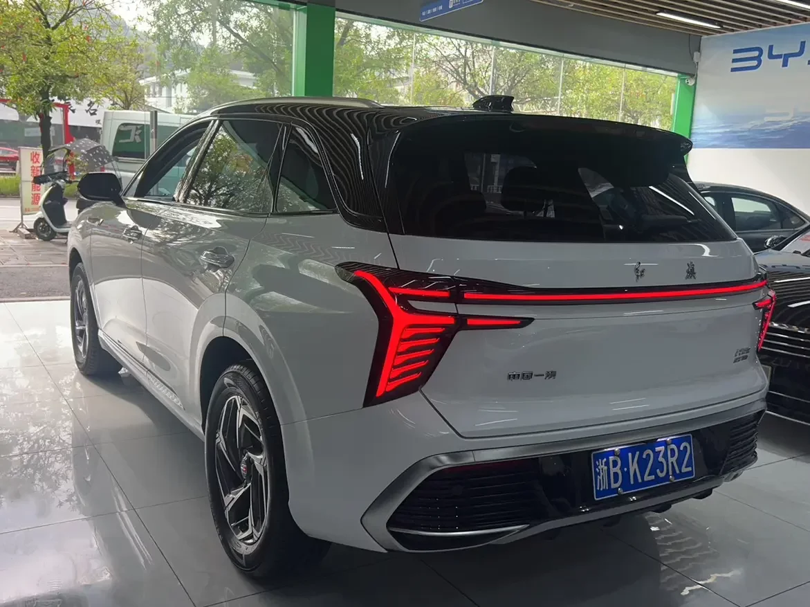 Hongqi HS3