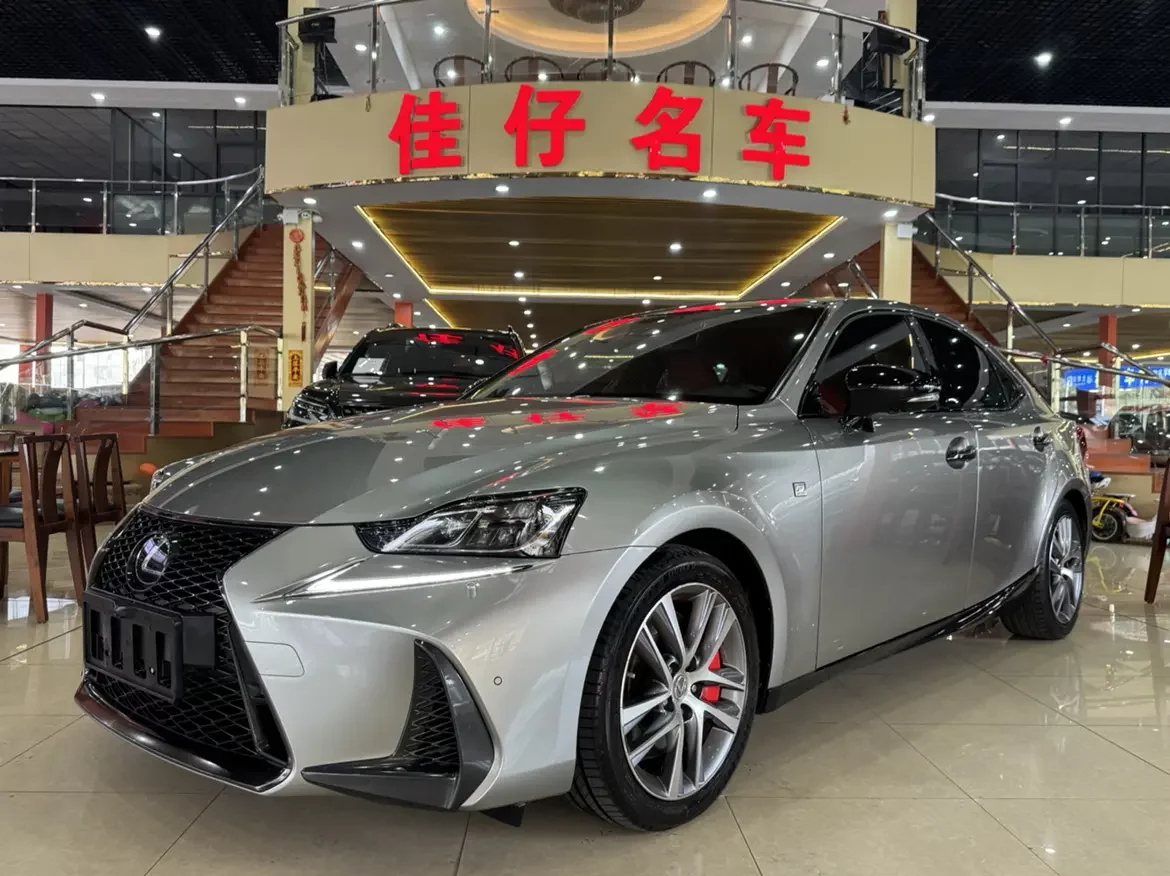 Lexus IS