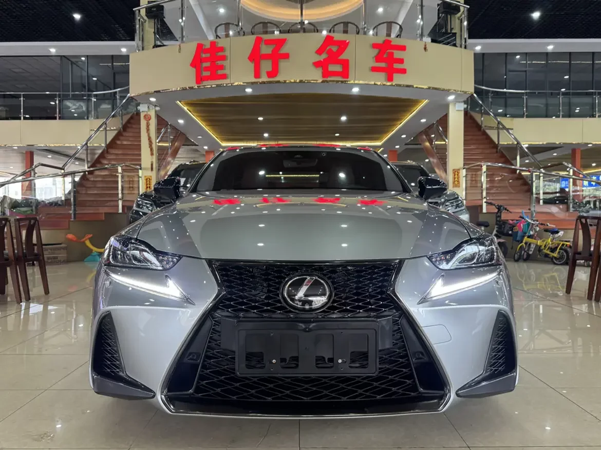 Lexus IS