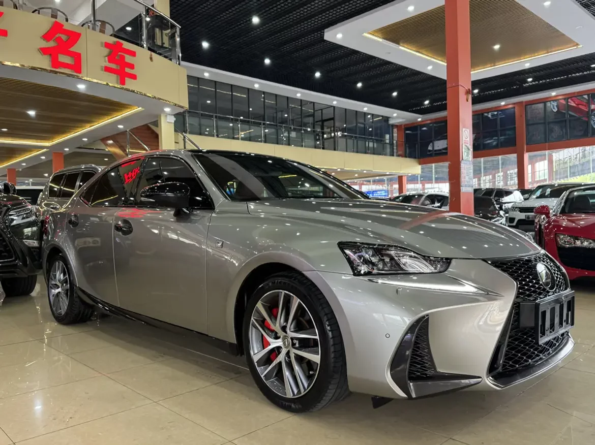 Lexus IS