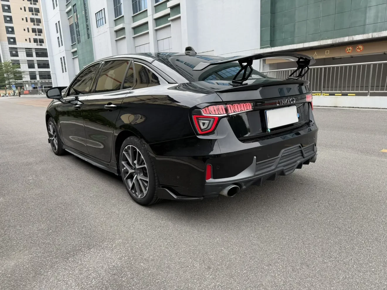 Lynk & Co 03